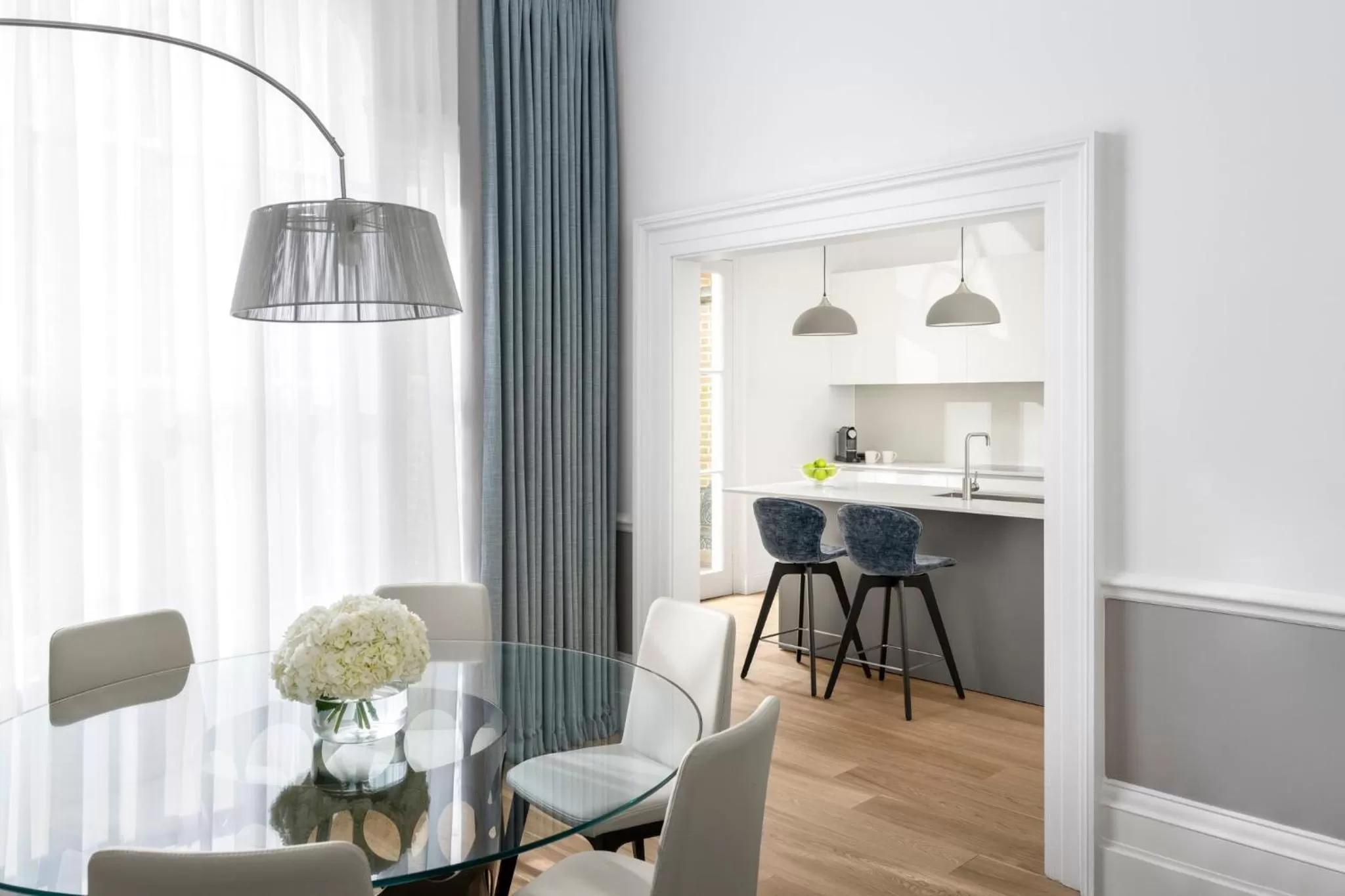 Photo of the whole room in COMO Metropolitan London