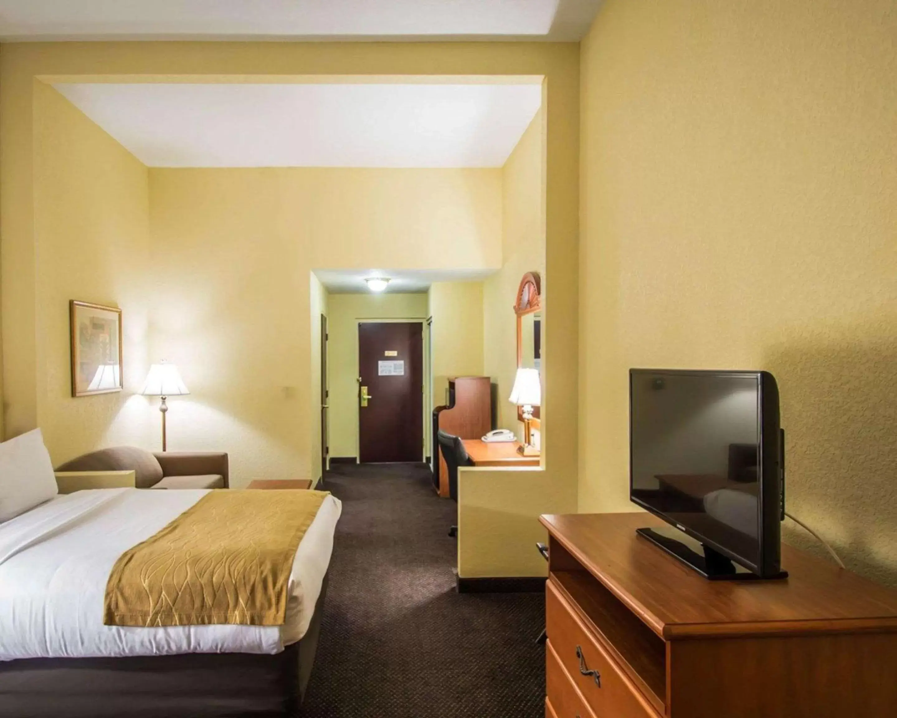 Photo of the whole room, TV/Entertainment Center in Comfort Inn & Suites Jupiter I-95