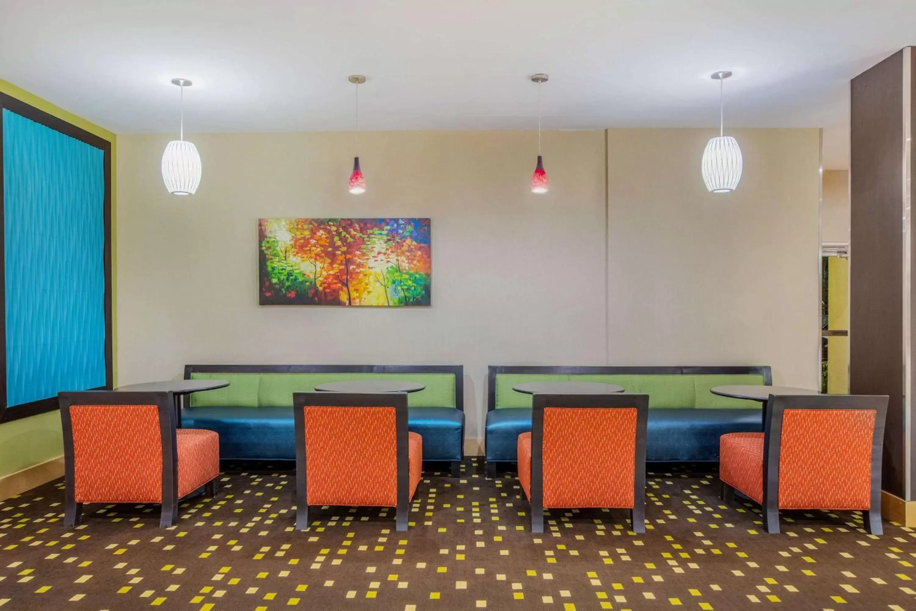 Restaurant/places to eat, Lobby/Reception in La Quinta by Wyndham Little Rock - West