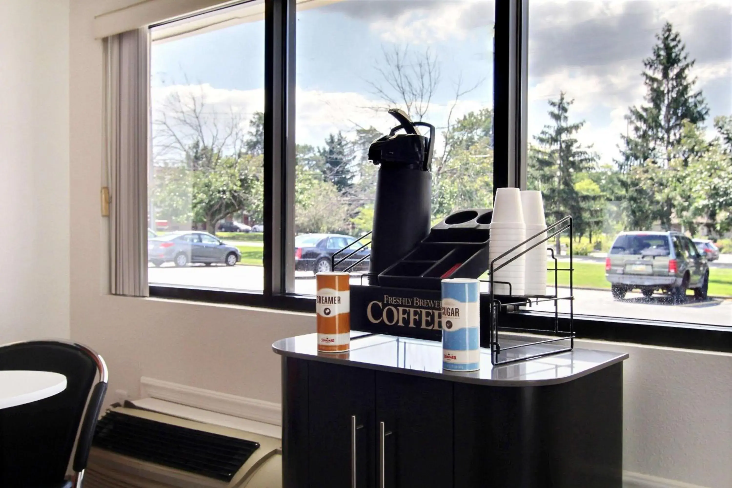 Lobby or reception, View in Motel 6-Middleburg Heights, OH - Cleveland