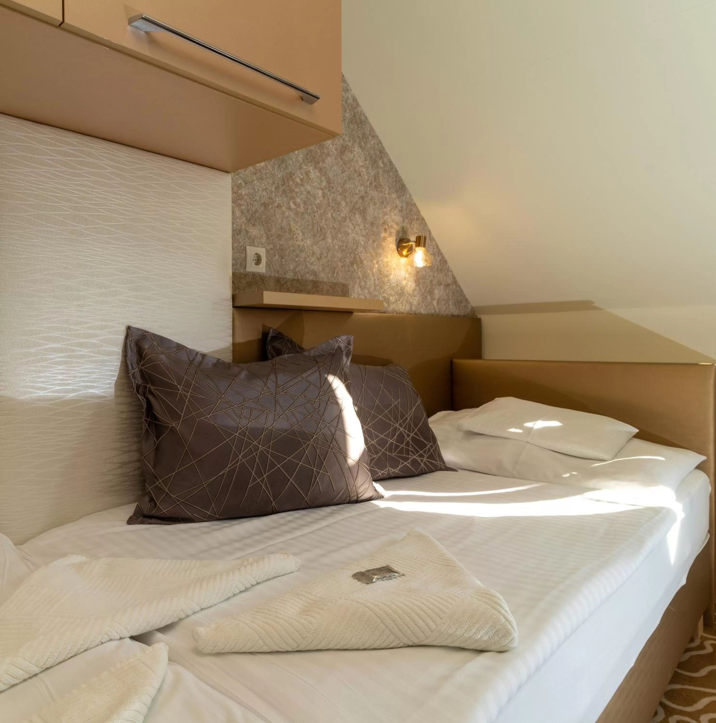 Photo of the whole room, Bed in Teátrum Boutique Hotel