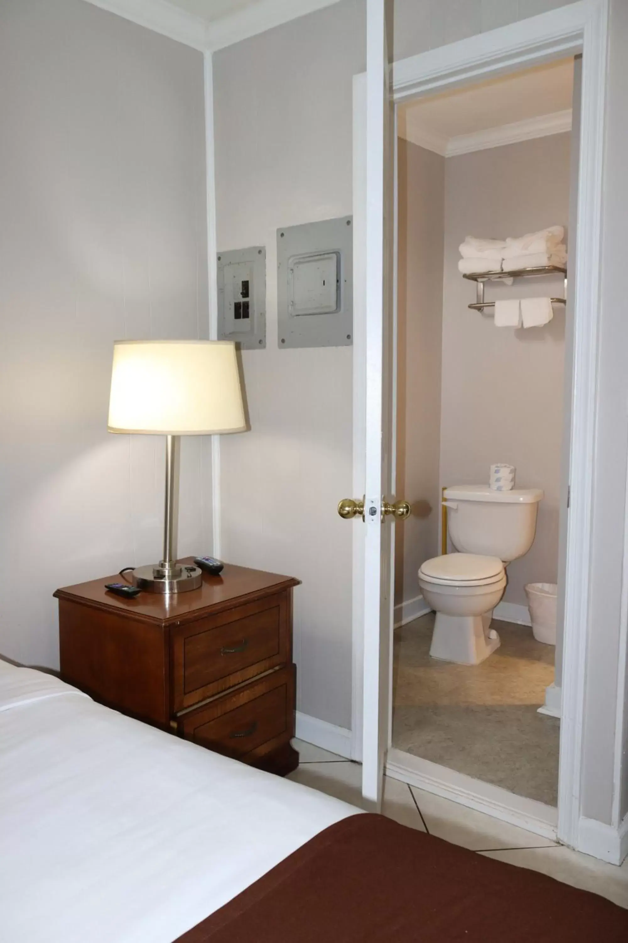 Bathroom in The Burgundy Inn Hotel and Apartments