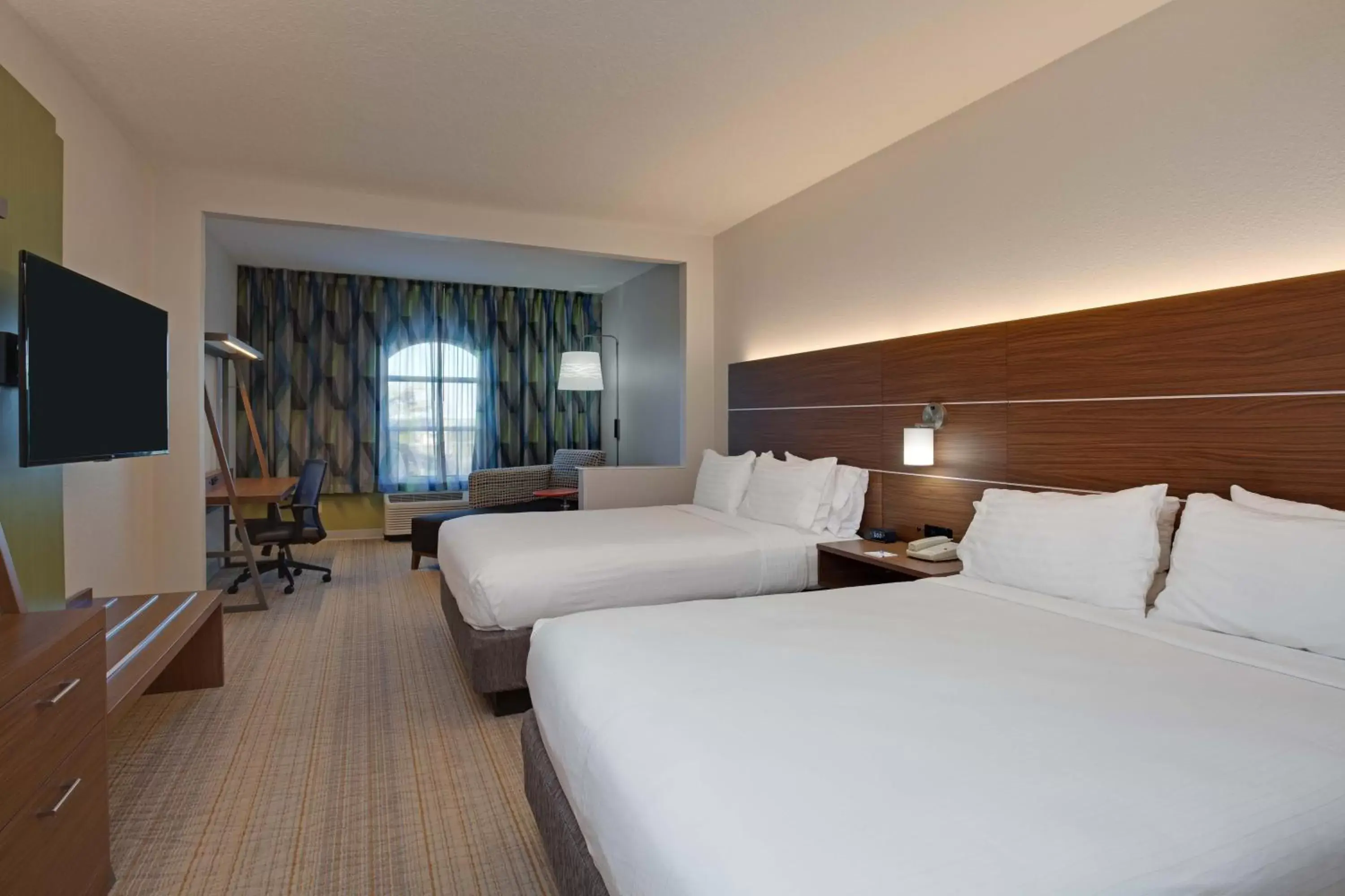 Holiday Inn Express & Suites Orlando International Airport, an IHG Hotel