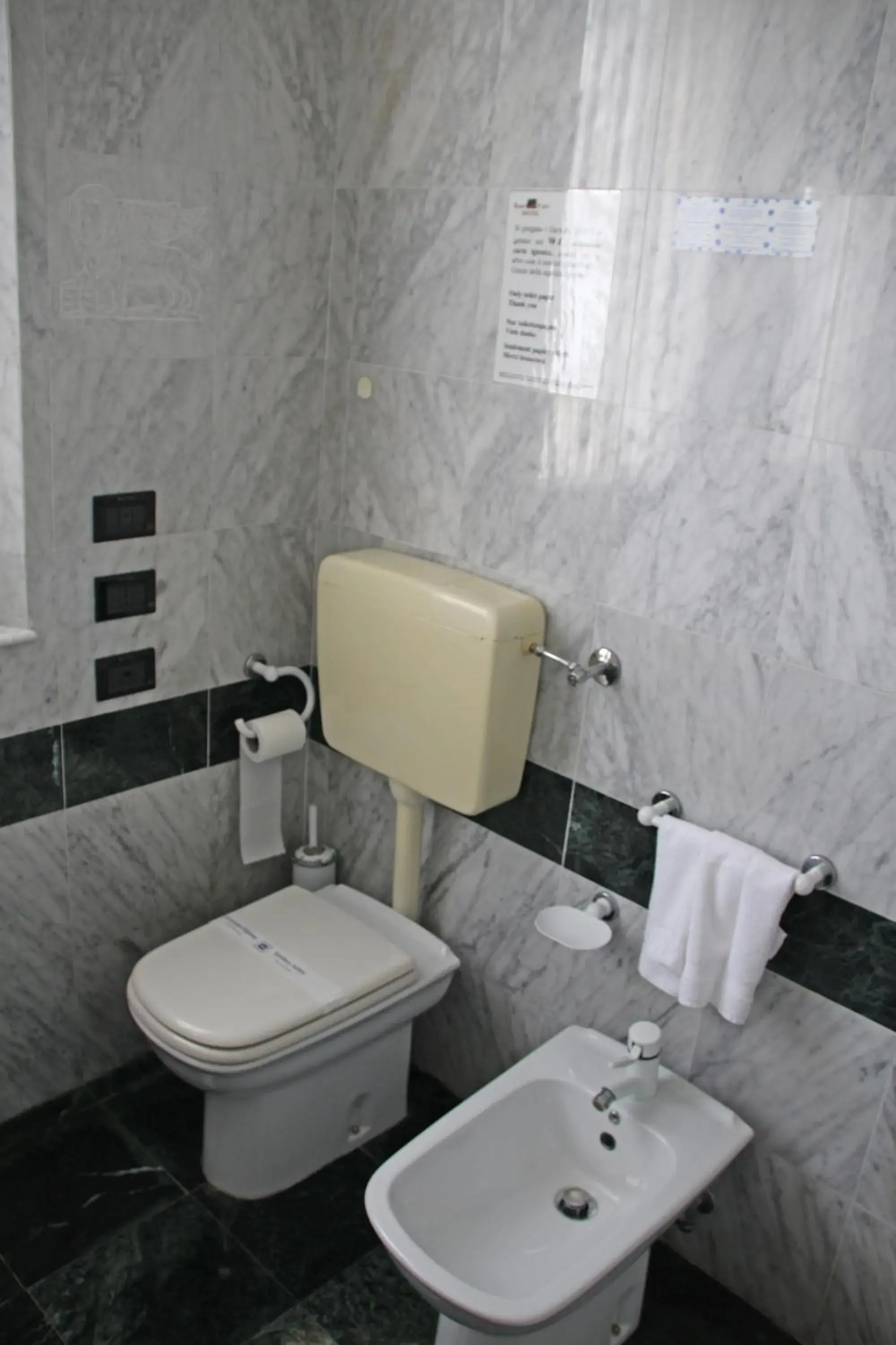 Bathroom in Park Hotel Villa Leon d'Oro