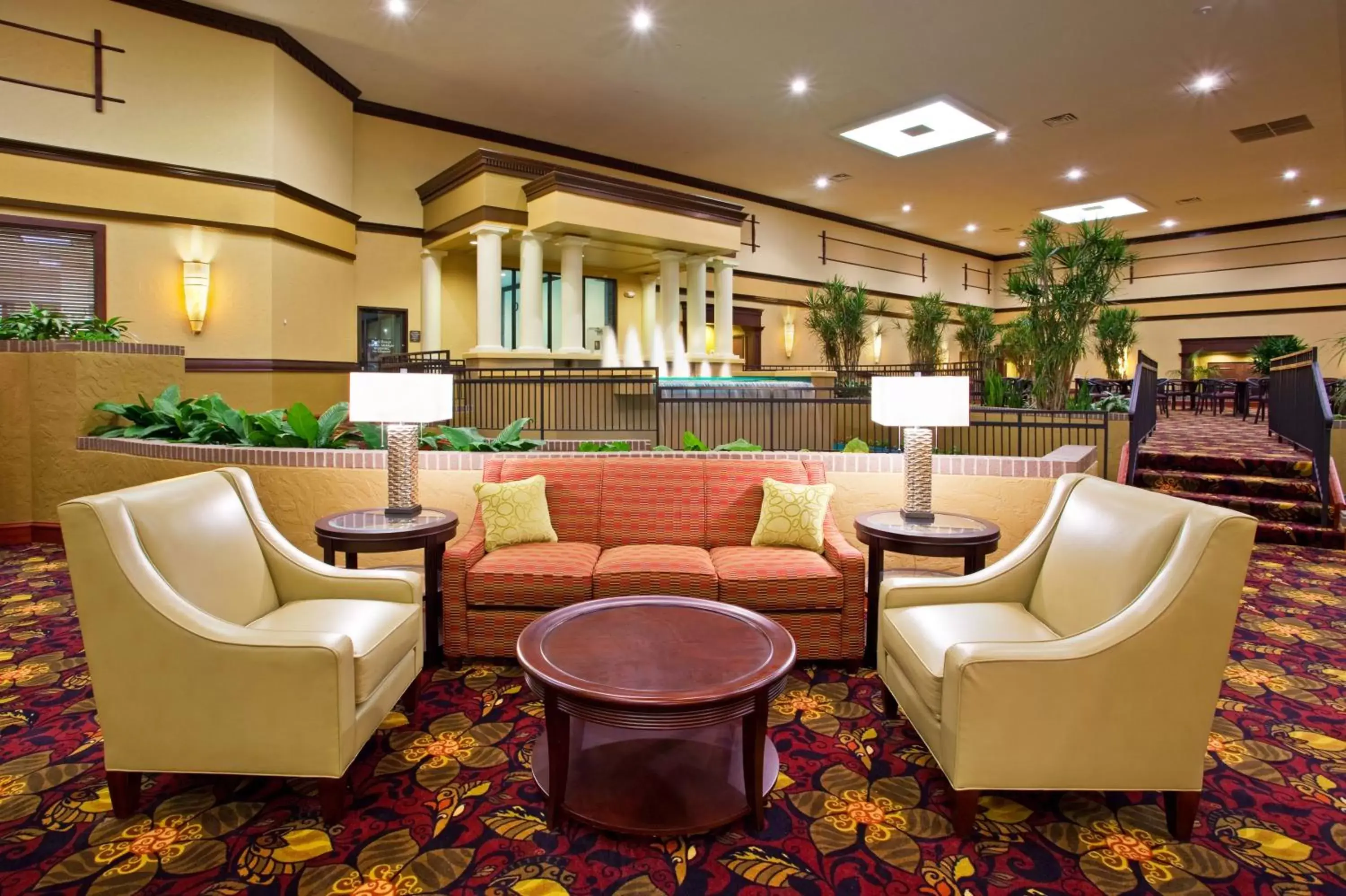 Property building, Lounge/Bar in Holiday Inn Cincinnati-Eastgate, an IHG Hotel