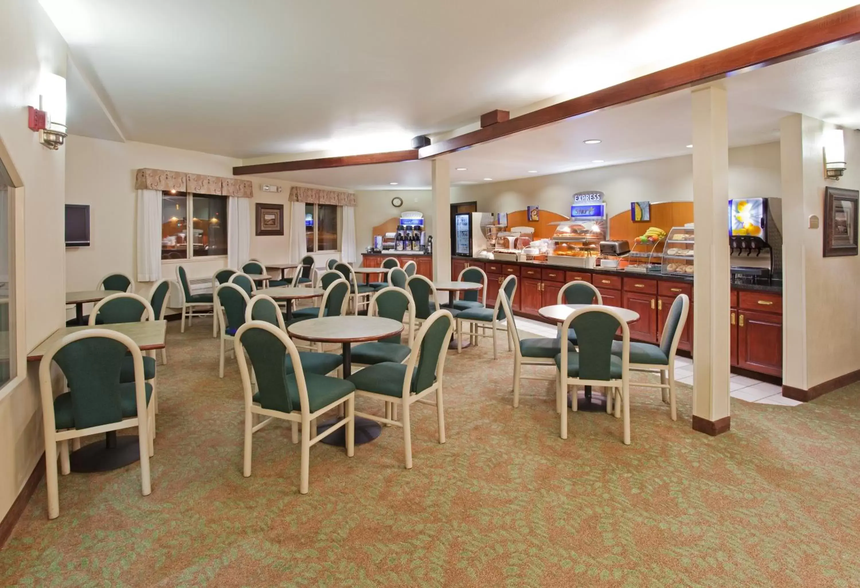 Breakfast, Restaurant/Places to Eat in Holiday Inn Express & Suites Colorado Springs-Airport, an IHG Hotel