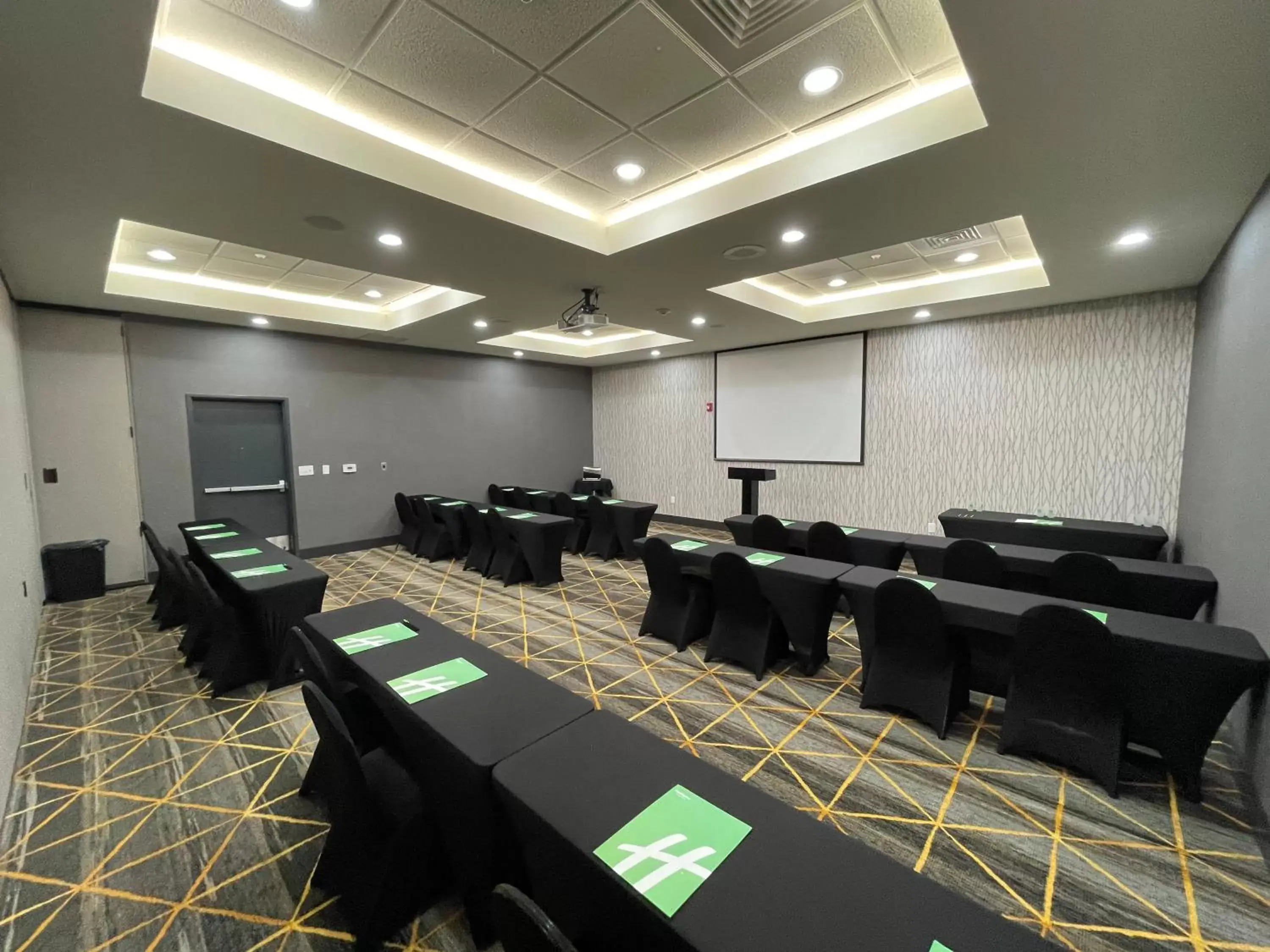 Meeting/conference room in Holiday Inn Southaven Central - Memphis, an IHG Hotel