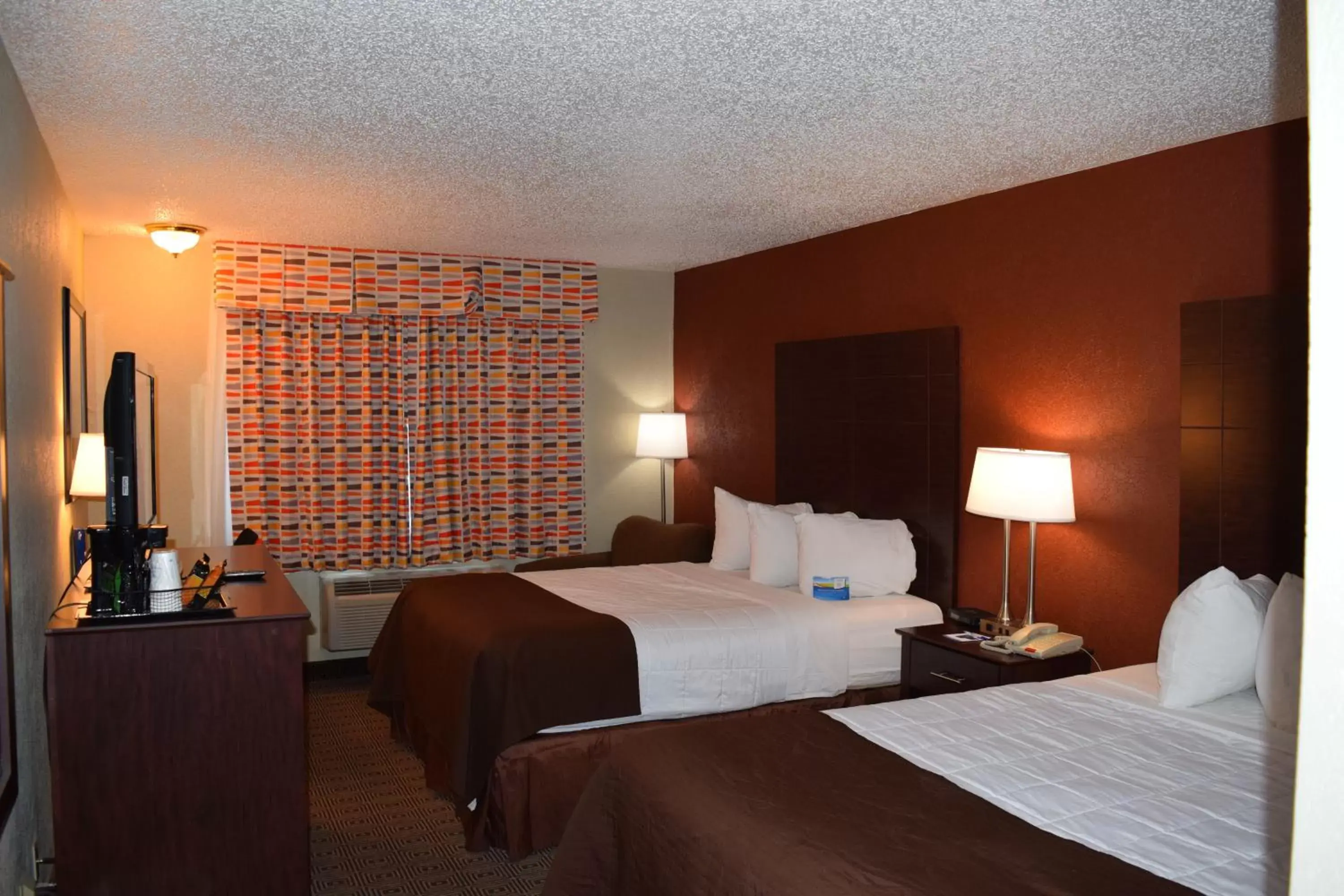 Bedroom, Bed in Baymont by Wyndham Midland Airport
