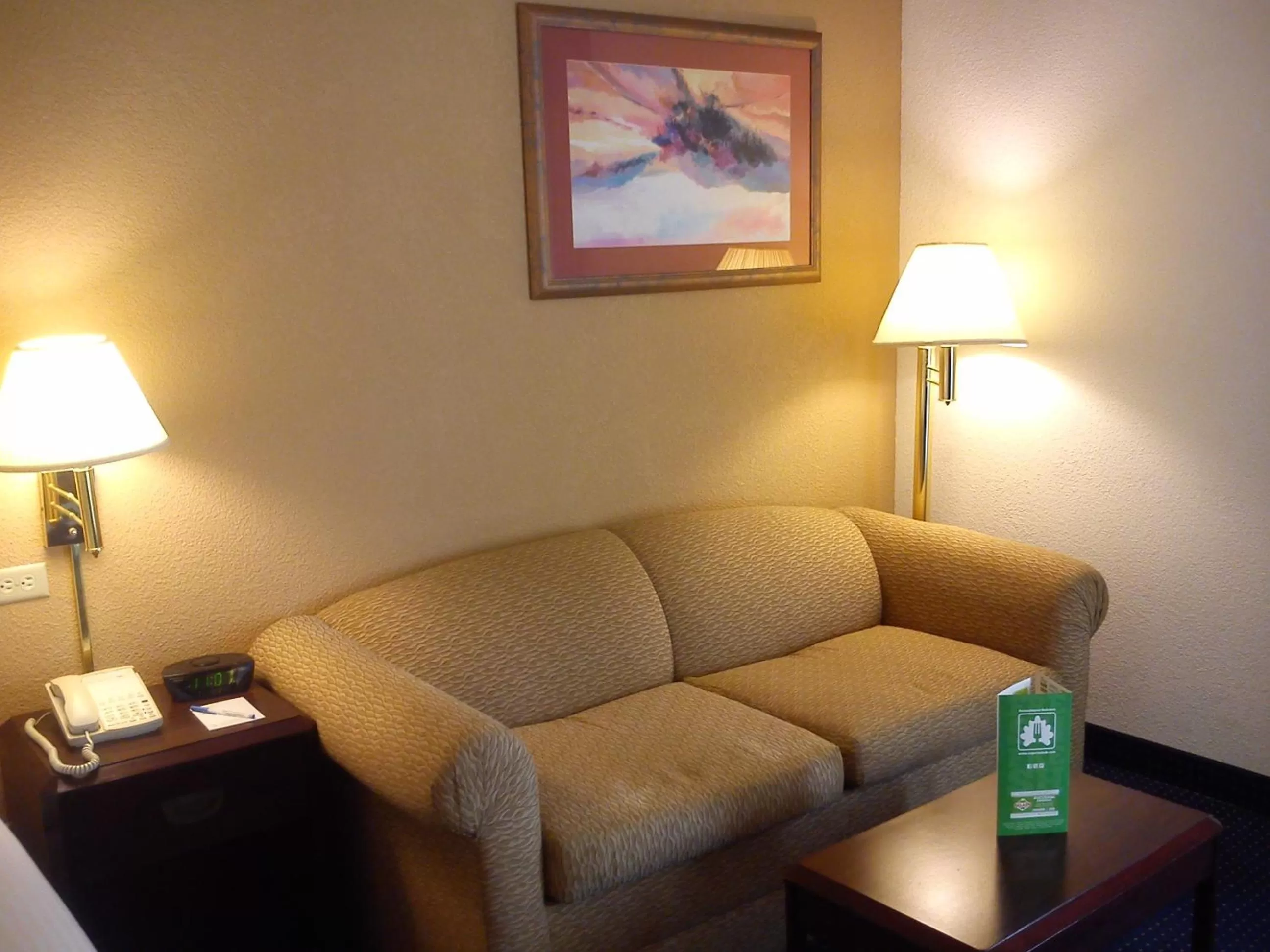 Living room in Wyndham Garden Monterrey Norte