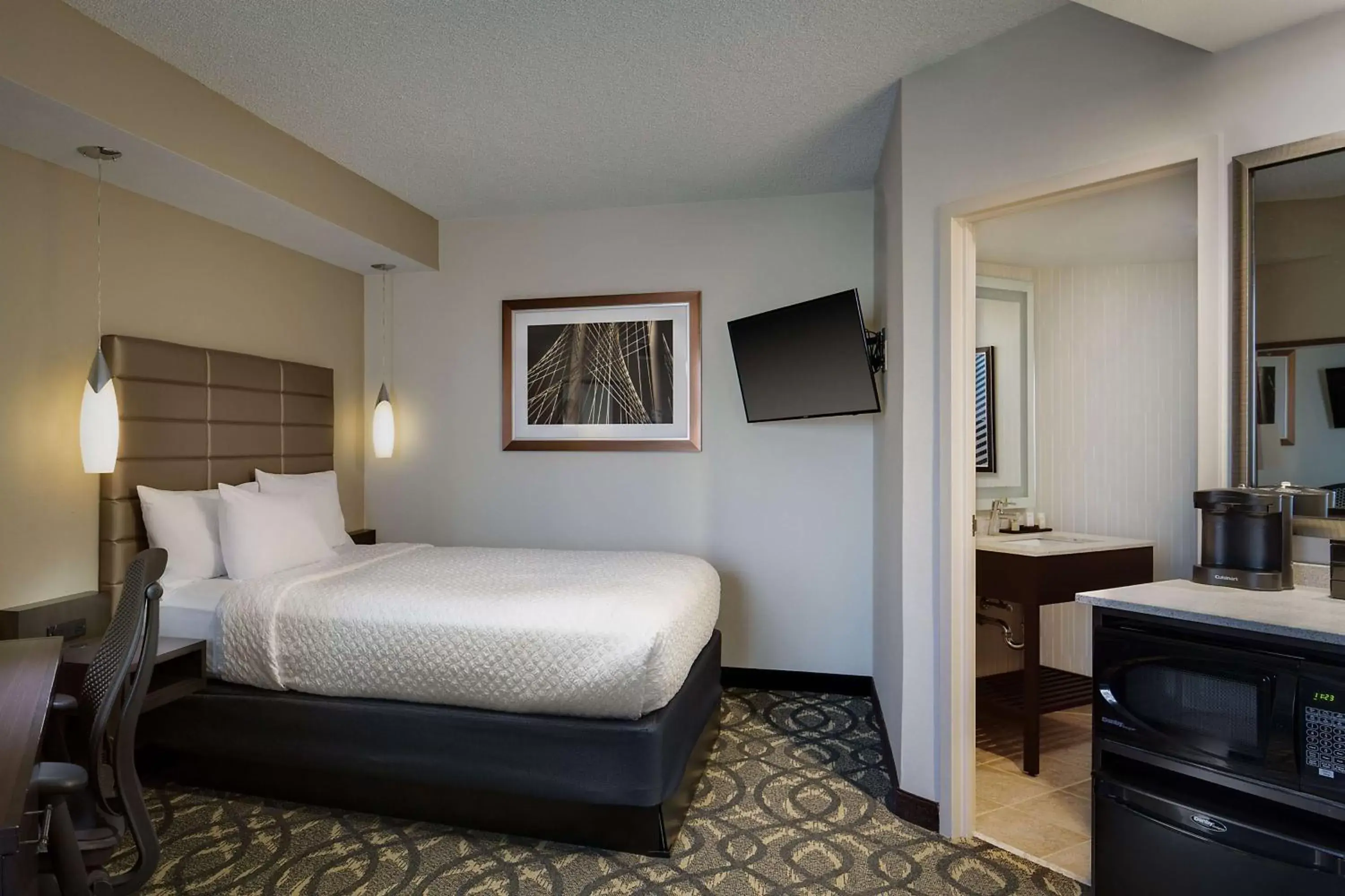 Bedroom, Bed in Embassy Suites by Hilton Dallas-Love Field