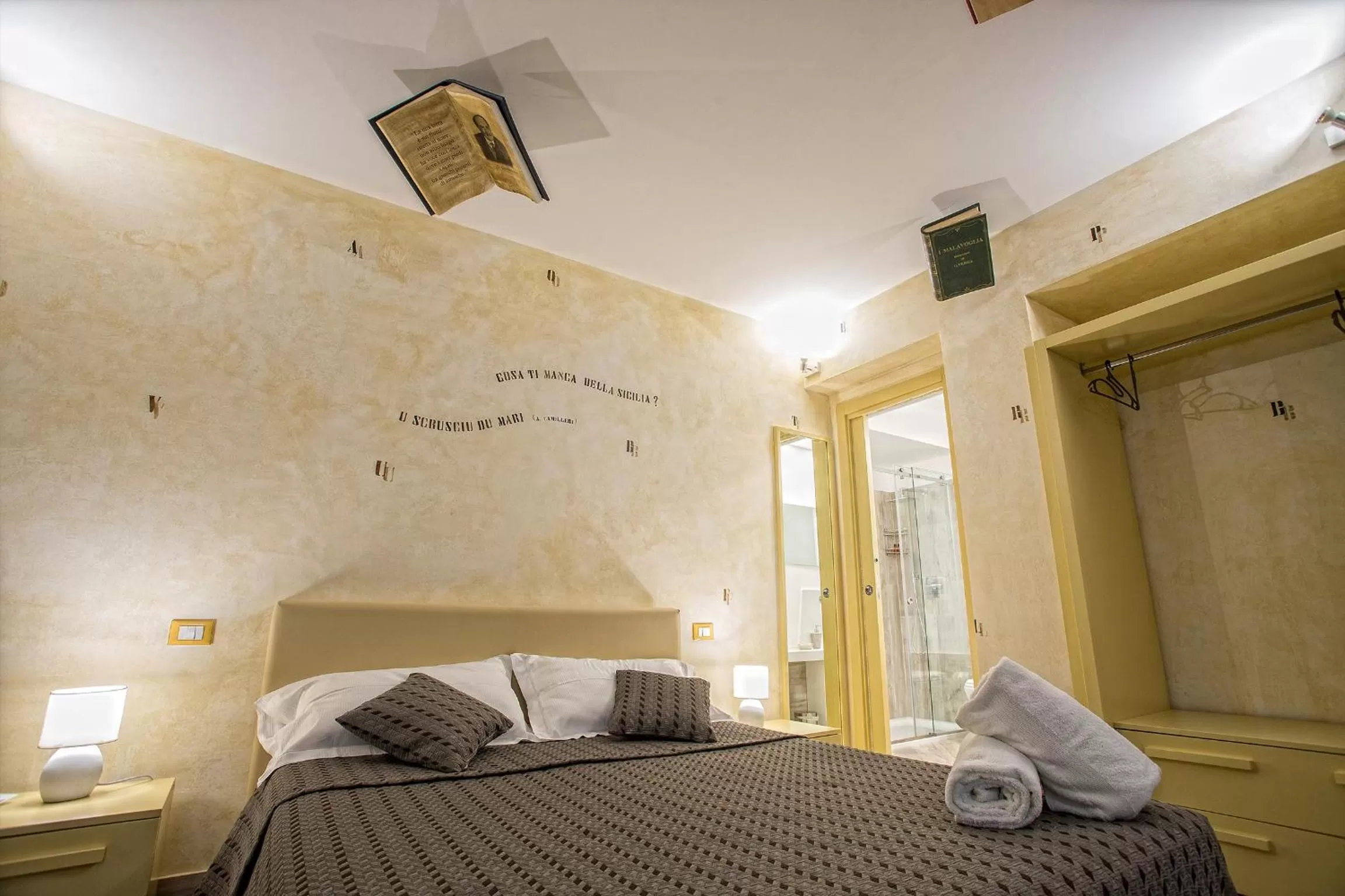 Photo of the whole room, Bed in Tra Le Braccia di Morfeo