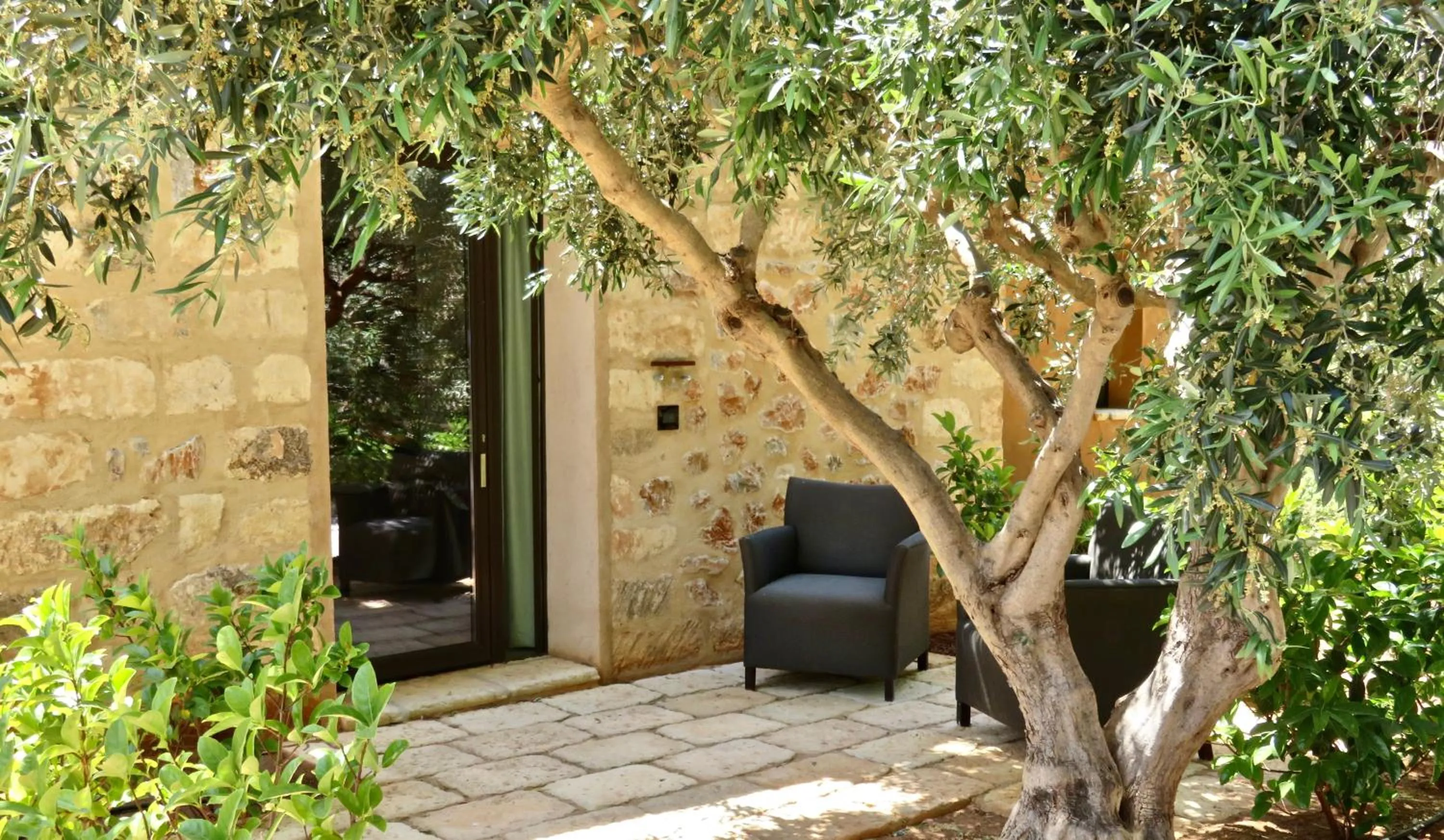 Garden view in Baglio La Porta by Geocharme