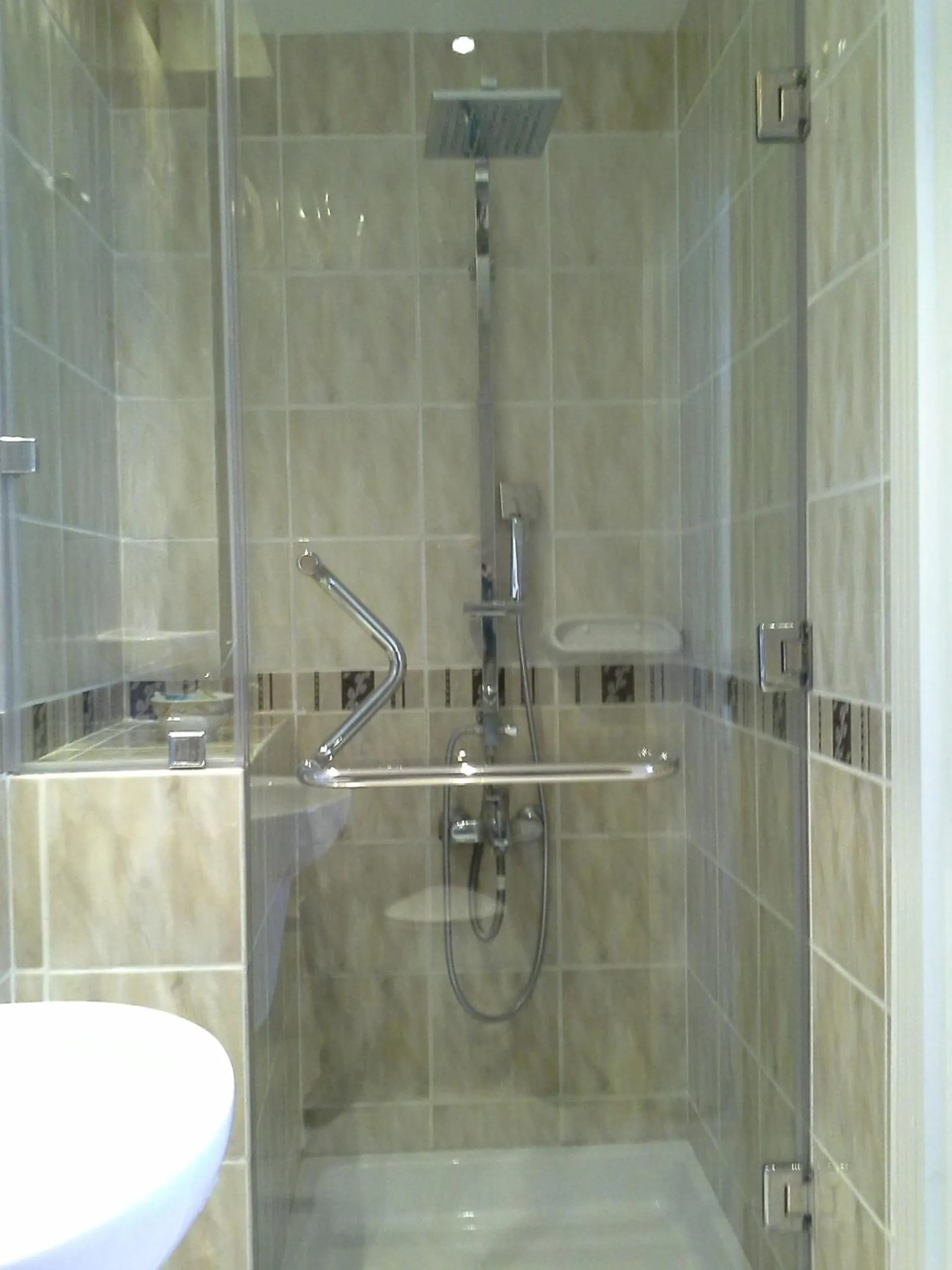 Shower in Alexander The Great Hotel