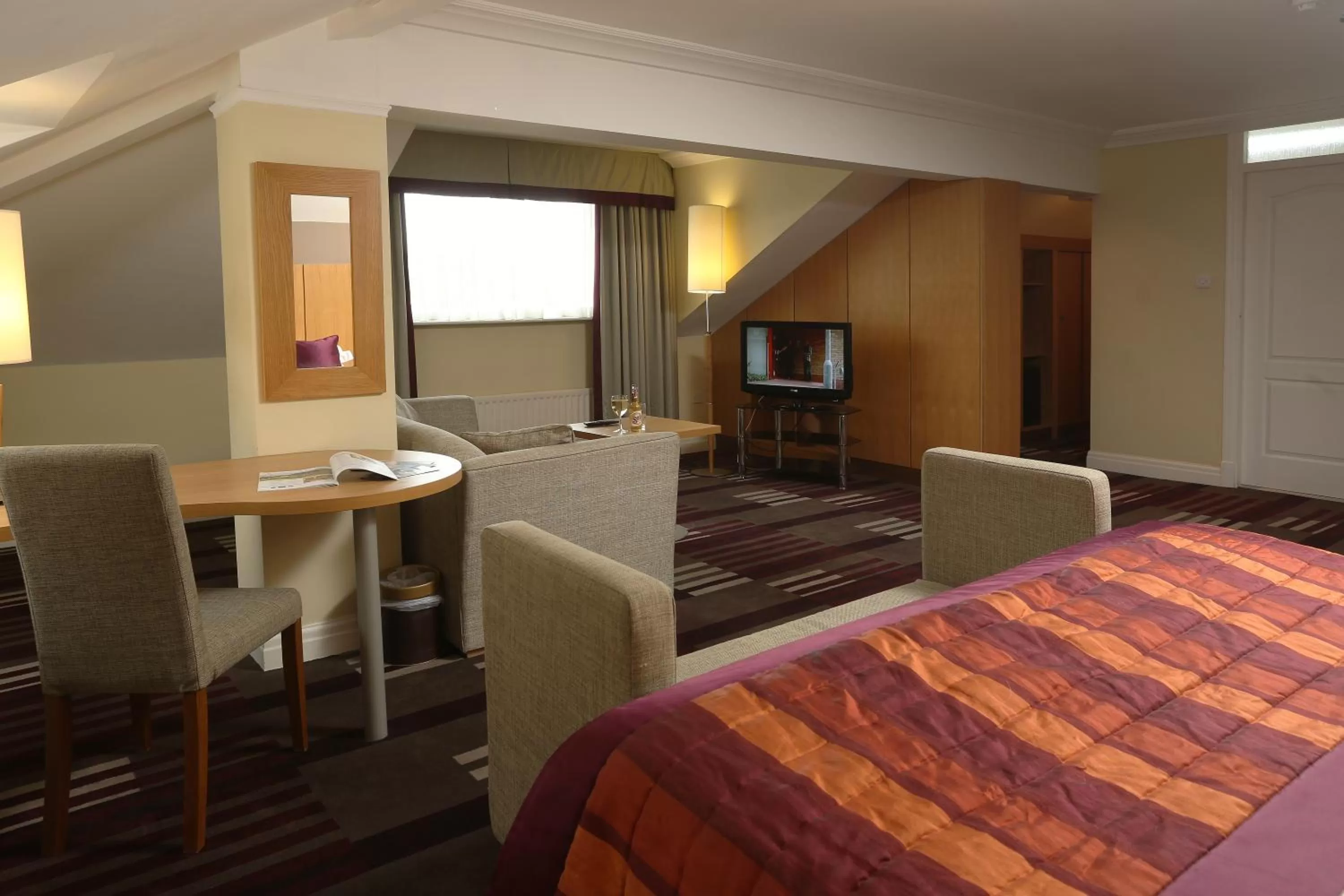 Premium King Room in Holiday Inn - Manchester - Oldham by IHG