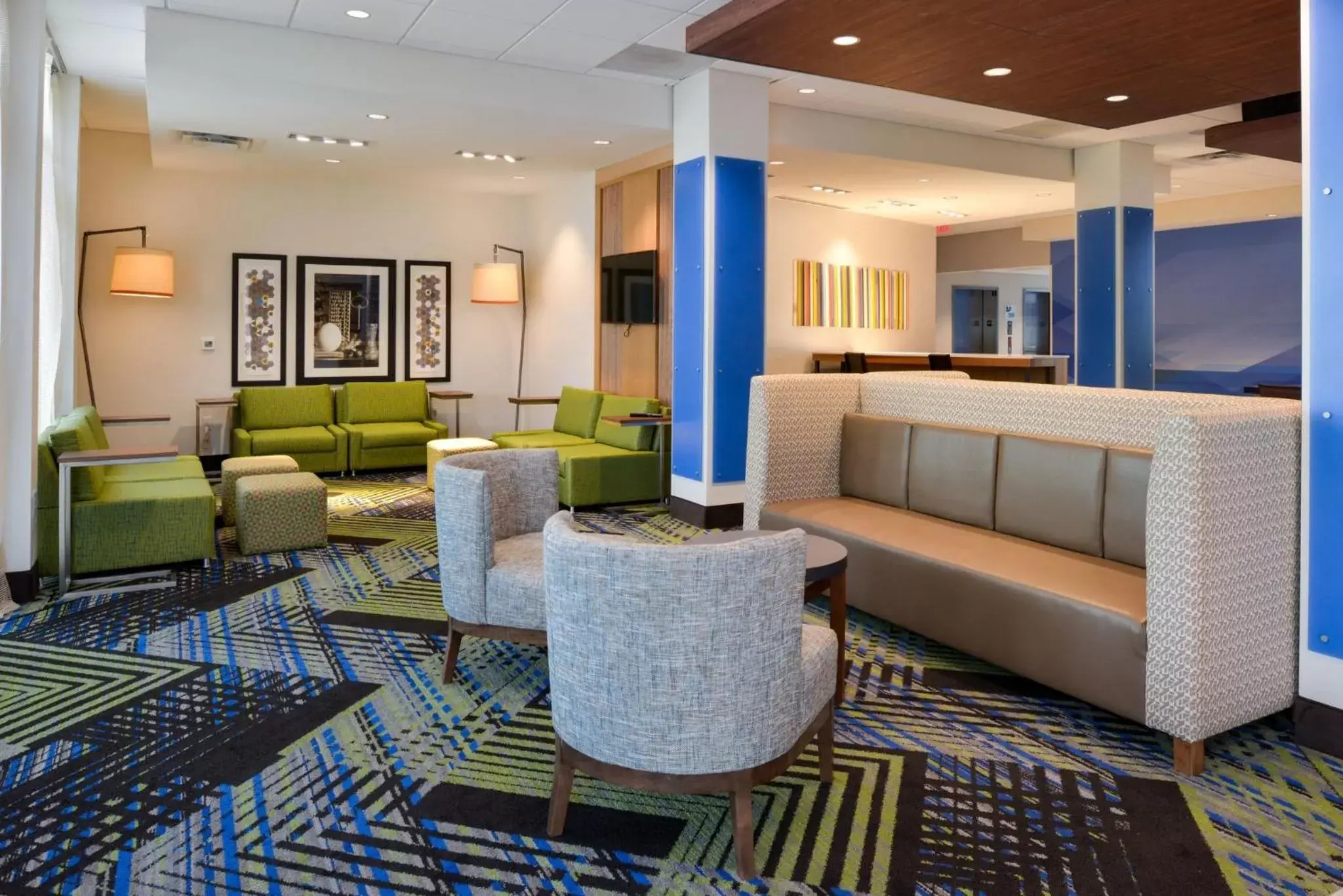 Property building, Lobby/Reception in Holiday Inn Express & Suites - Ottumwa, an IHG Hotel