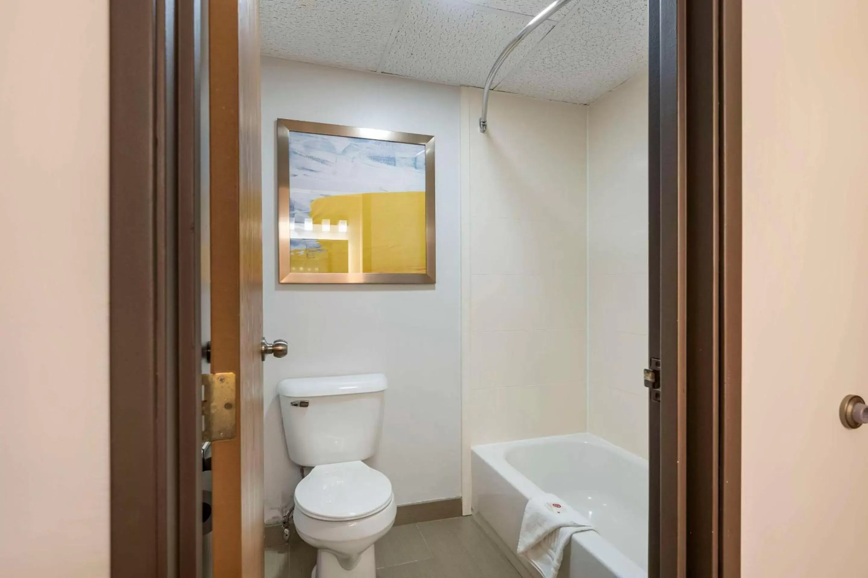 Bedroom, Bathroom in Comfort Inn Hastings