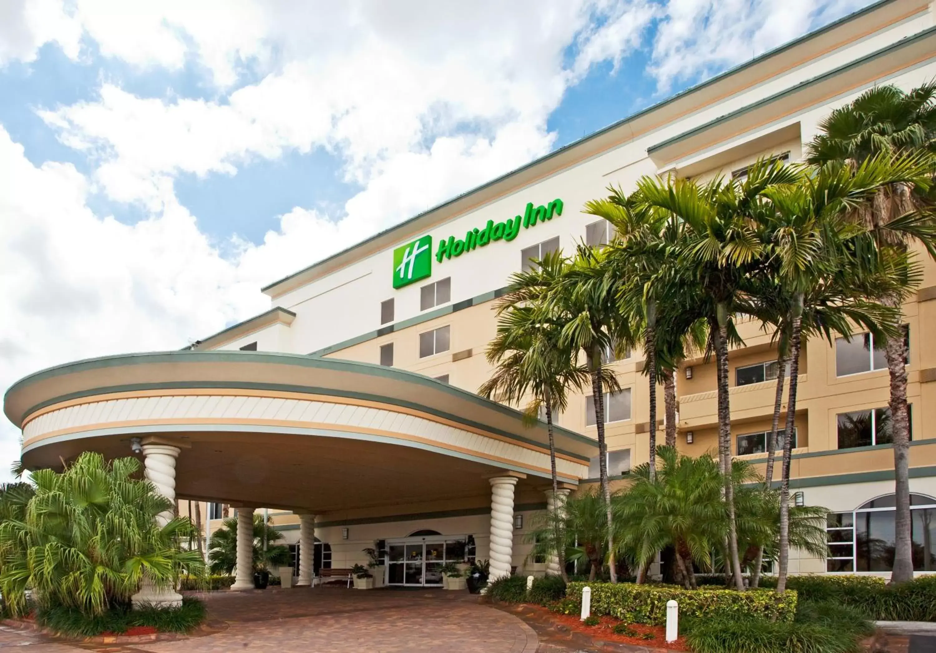 Property building in Holiday Inn Fort Lauderdale Airport by IHG Property building in Holiday Inn Fort Lauderdale Airport by IHG
