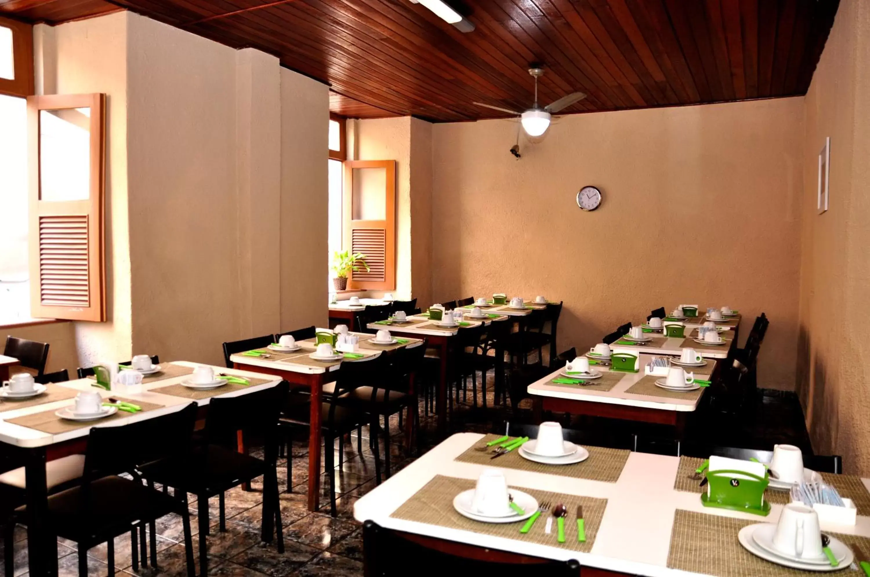 Restaurant/Places to Eat in Hotel Plaza Riazor
