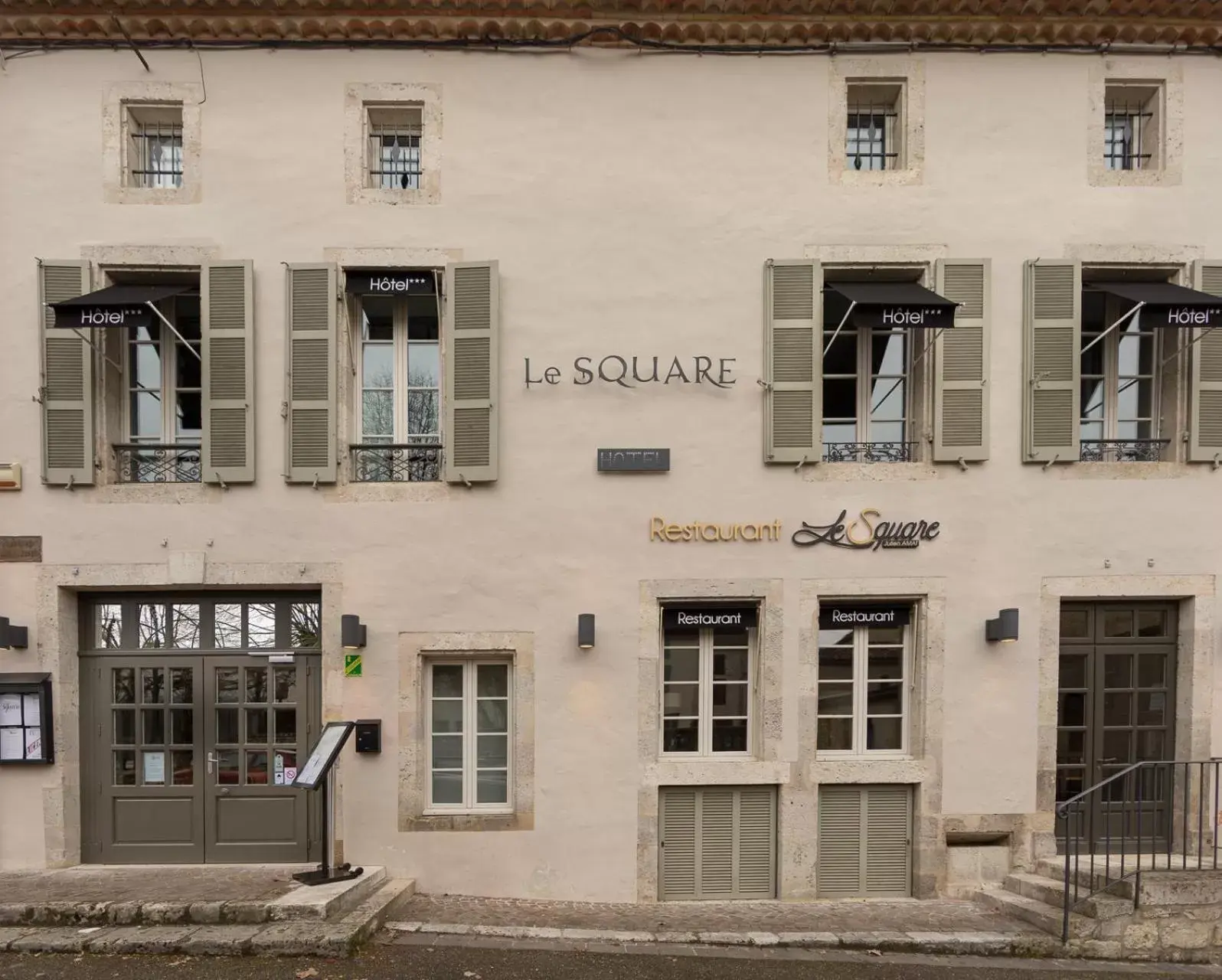 Restaurant/places to eat, Property Building in Le Square