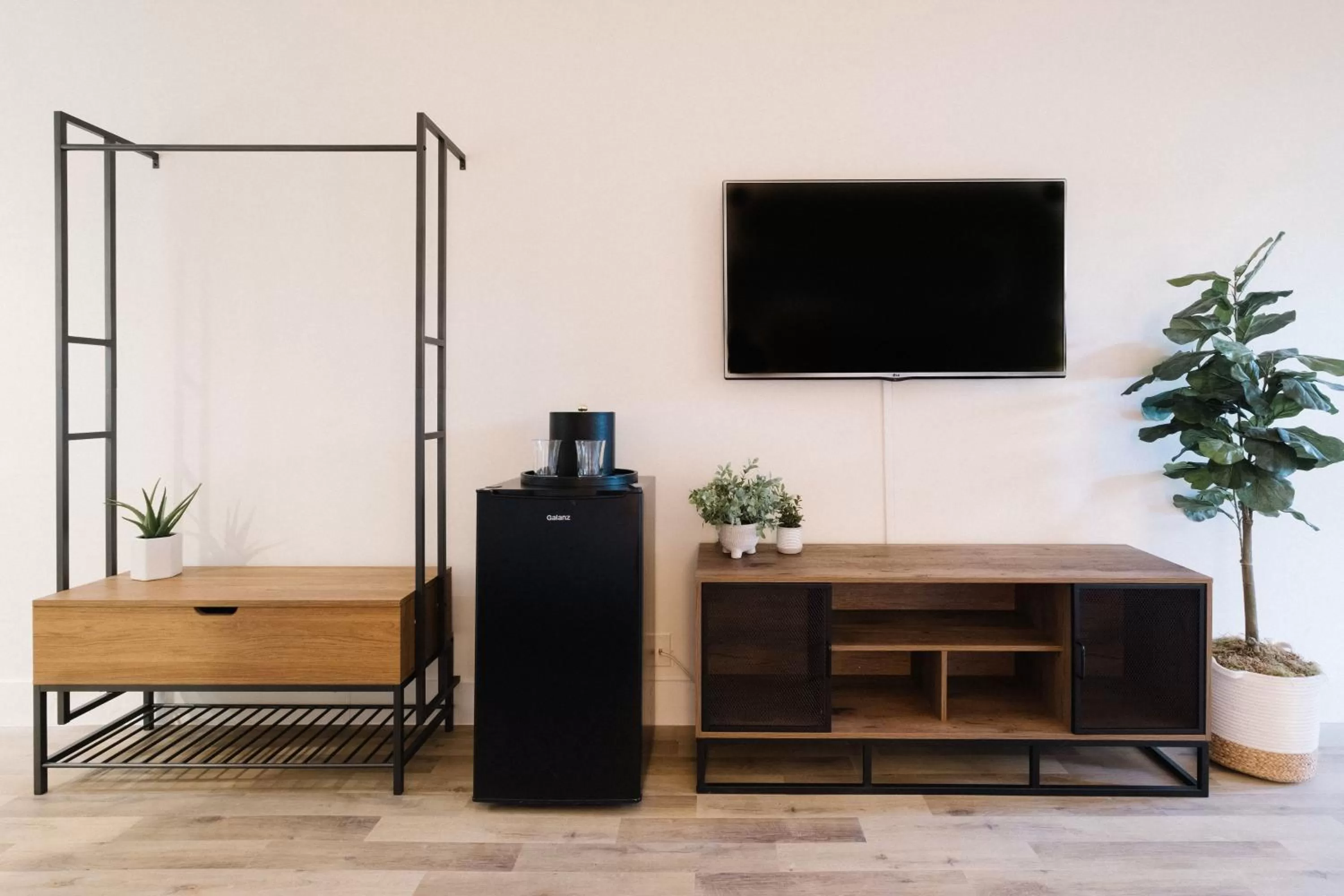 TV and multimedia in L3 Oasis Hotel