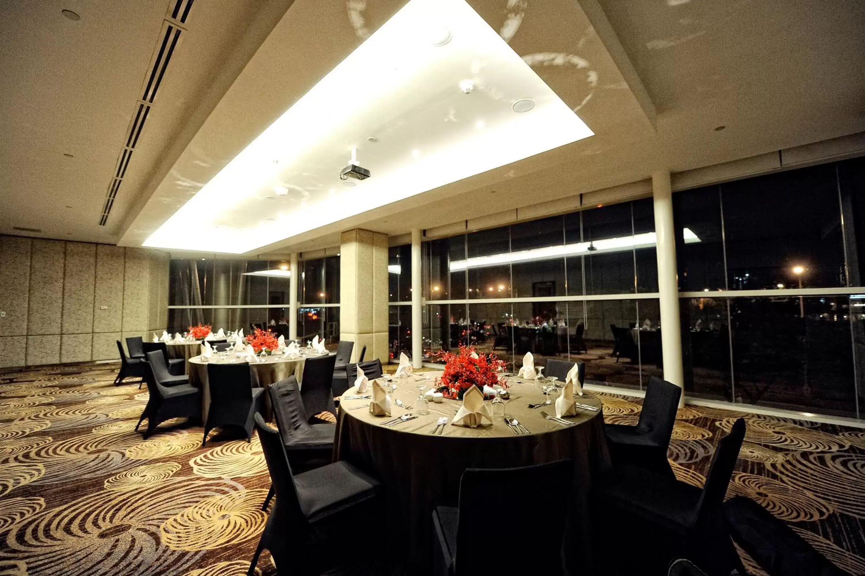 Banquet/Function facilities, Restaurant/Places to Eat in Acacia Hotel Manila - Multiple Use Hotel