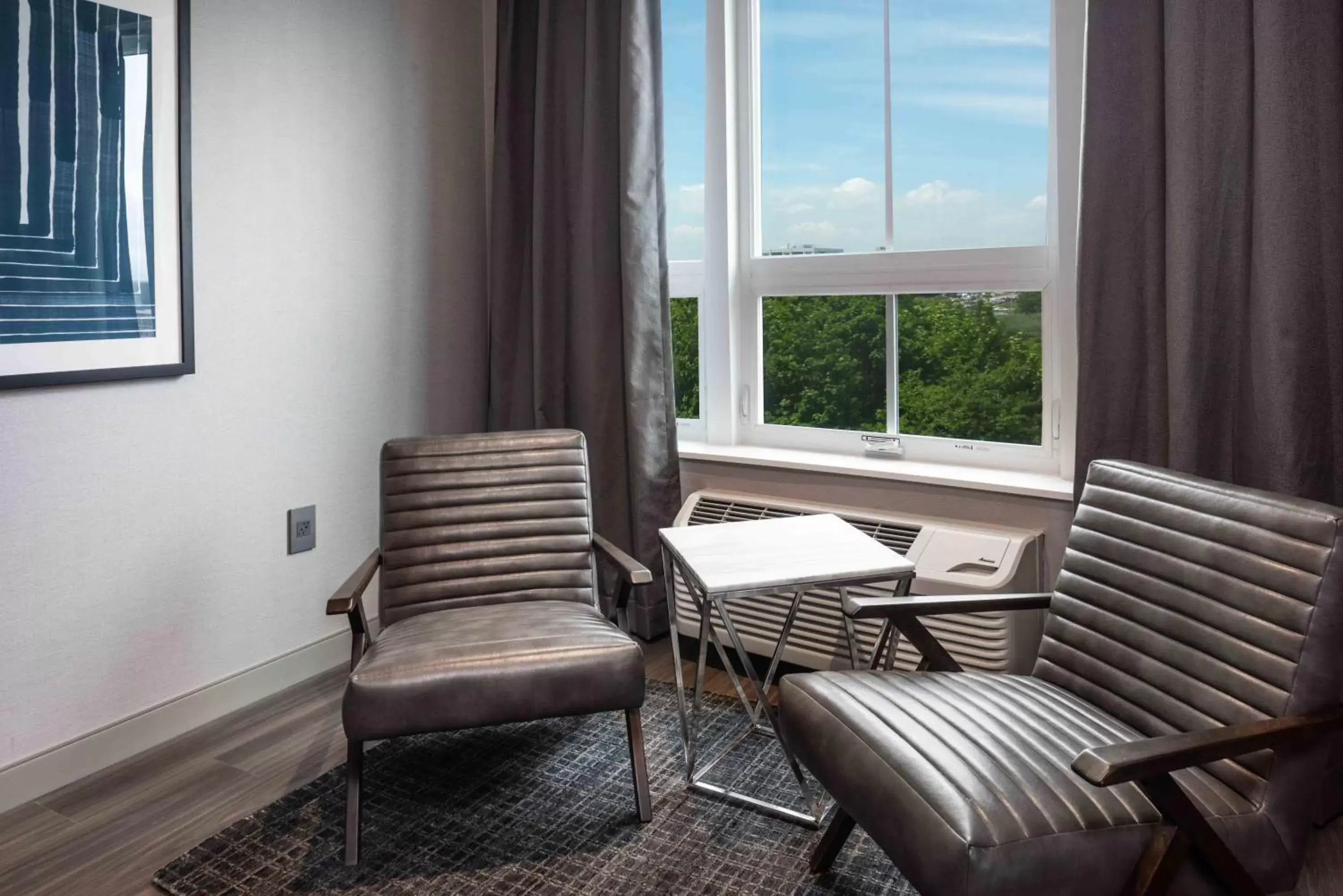 Photo of the whole room, Seating Area in Holiday Inn Express - Boston South - Quincy, an IHG Hotel