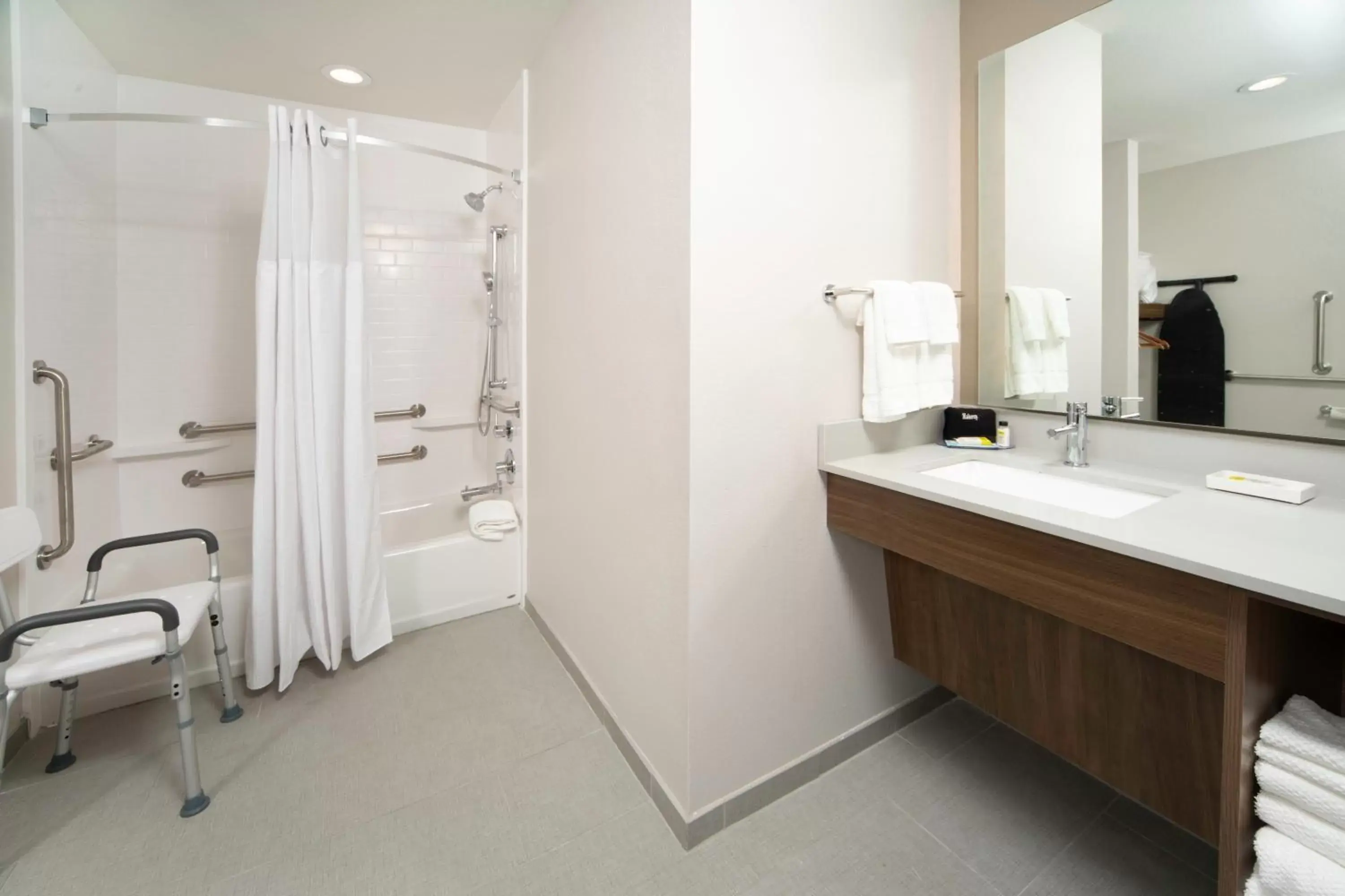 Bathroom in Staybridge Suites Florence - Cincinnati South, an IHG Hotel