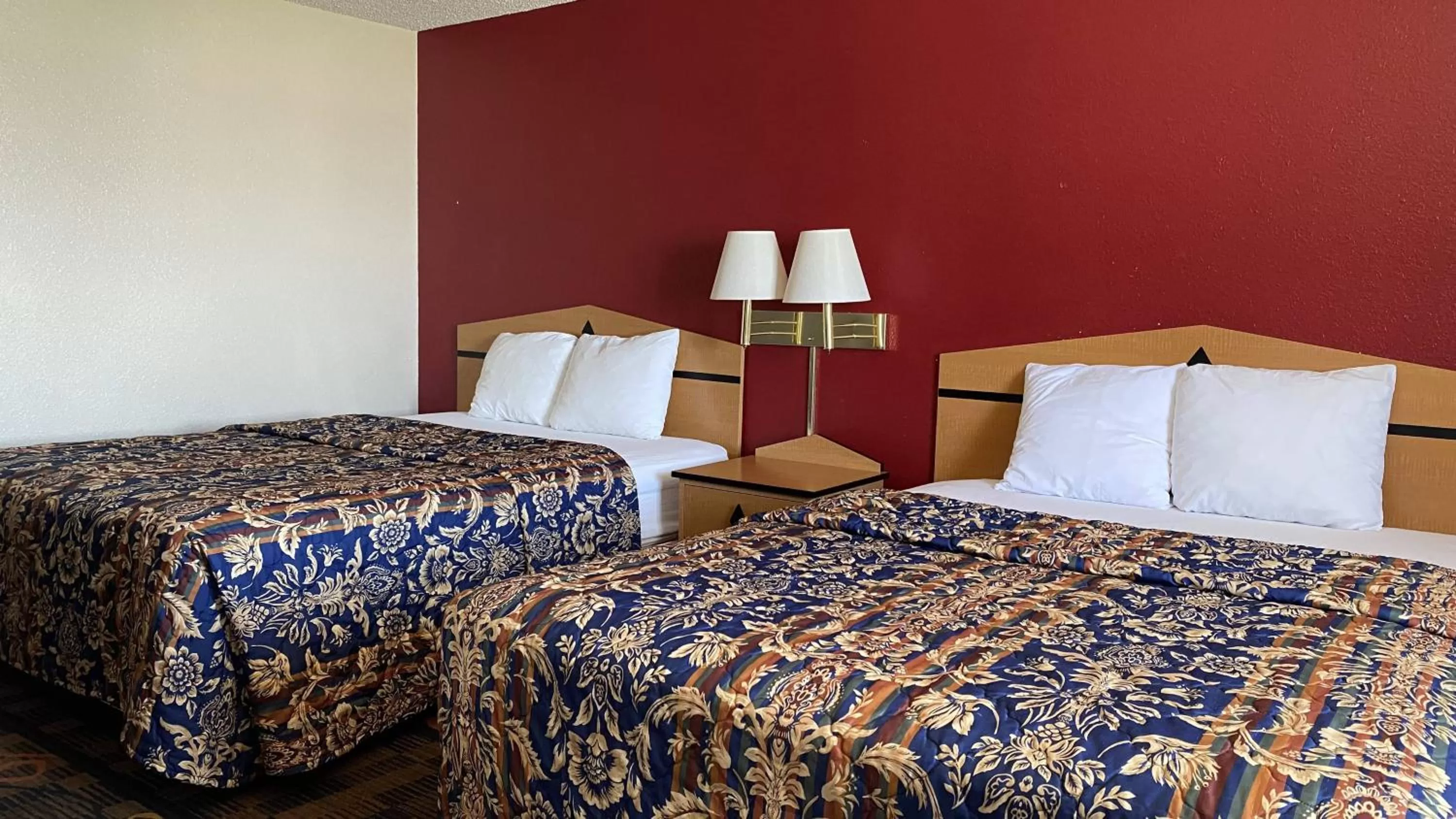 Bed in Newton Inn In Newton, KS