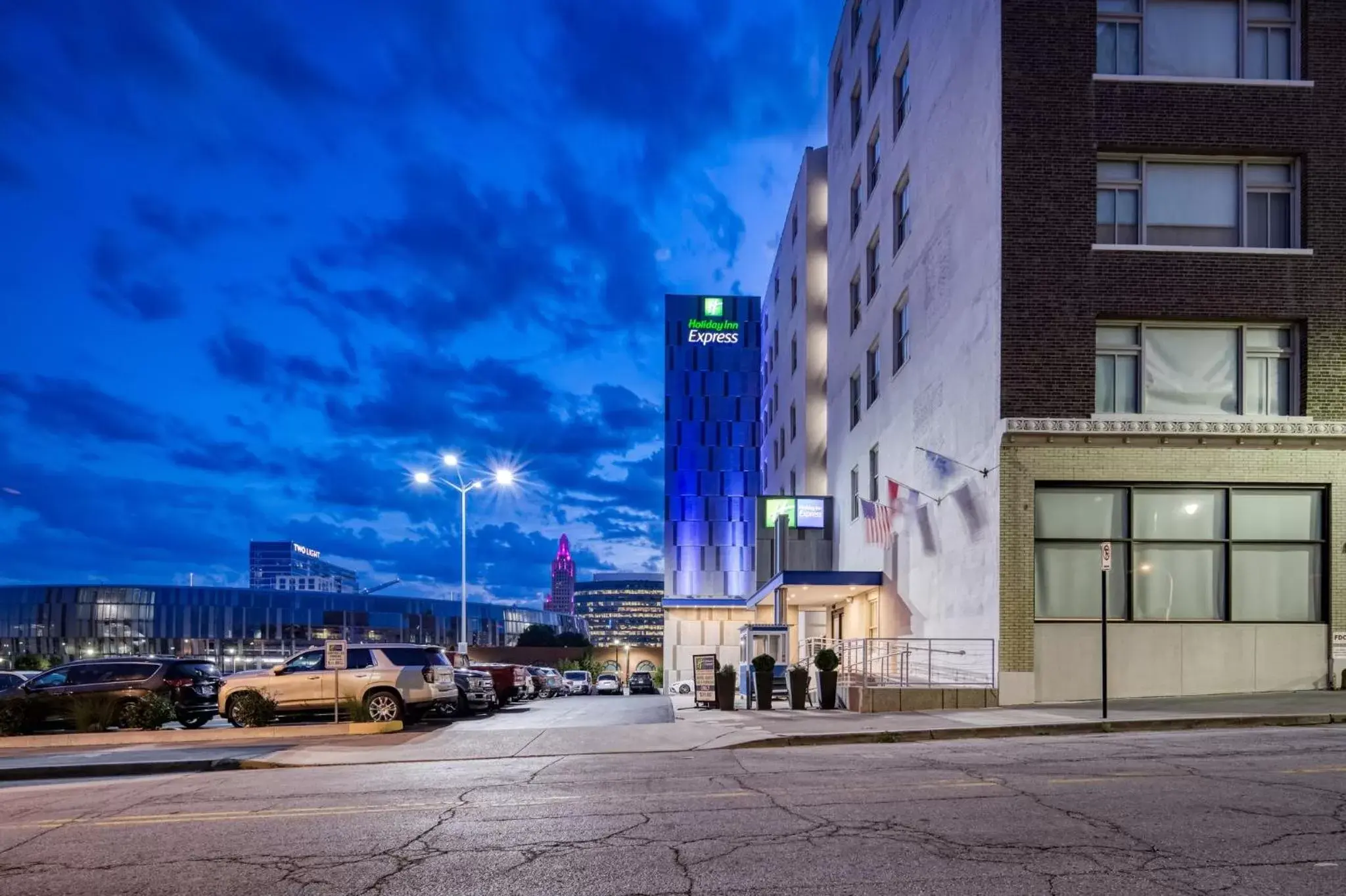 Property building, Neighborhood in Holiday Inn Express - Kansas City Downtown, an IHG Hotel