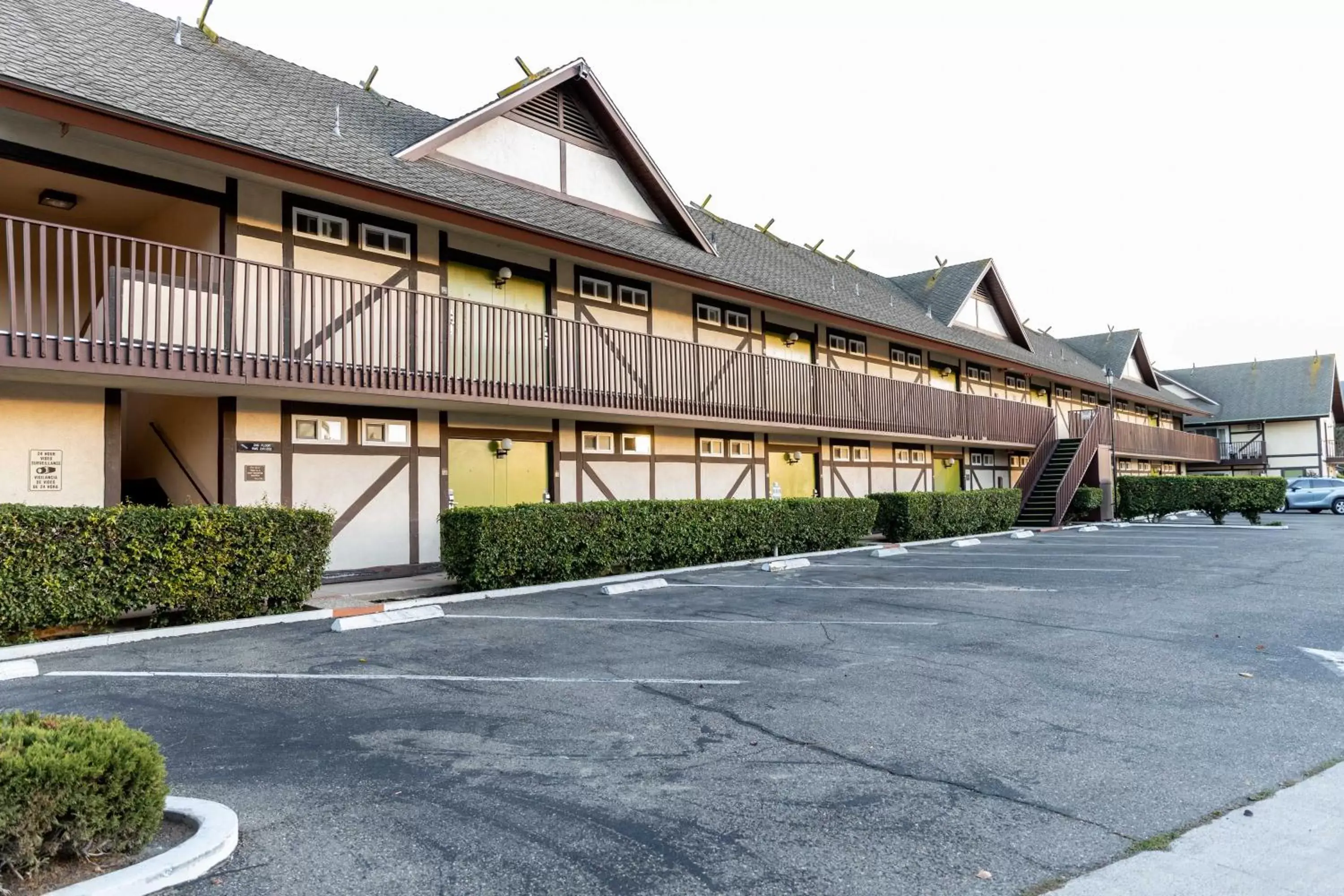 Quiet street view, Property Building in Pea Soup Andersen's Inn