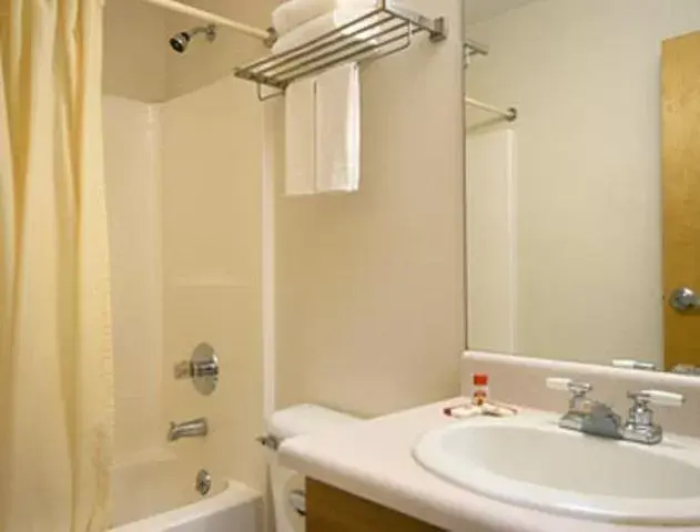 Shower, Bathroom in Super 8 by Wyndham Bedford