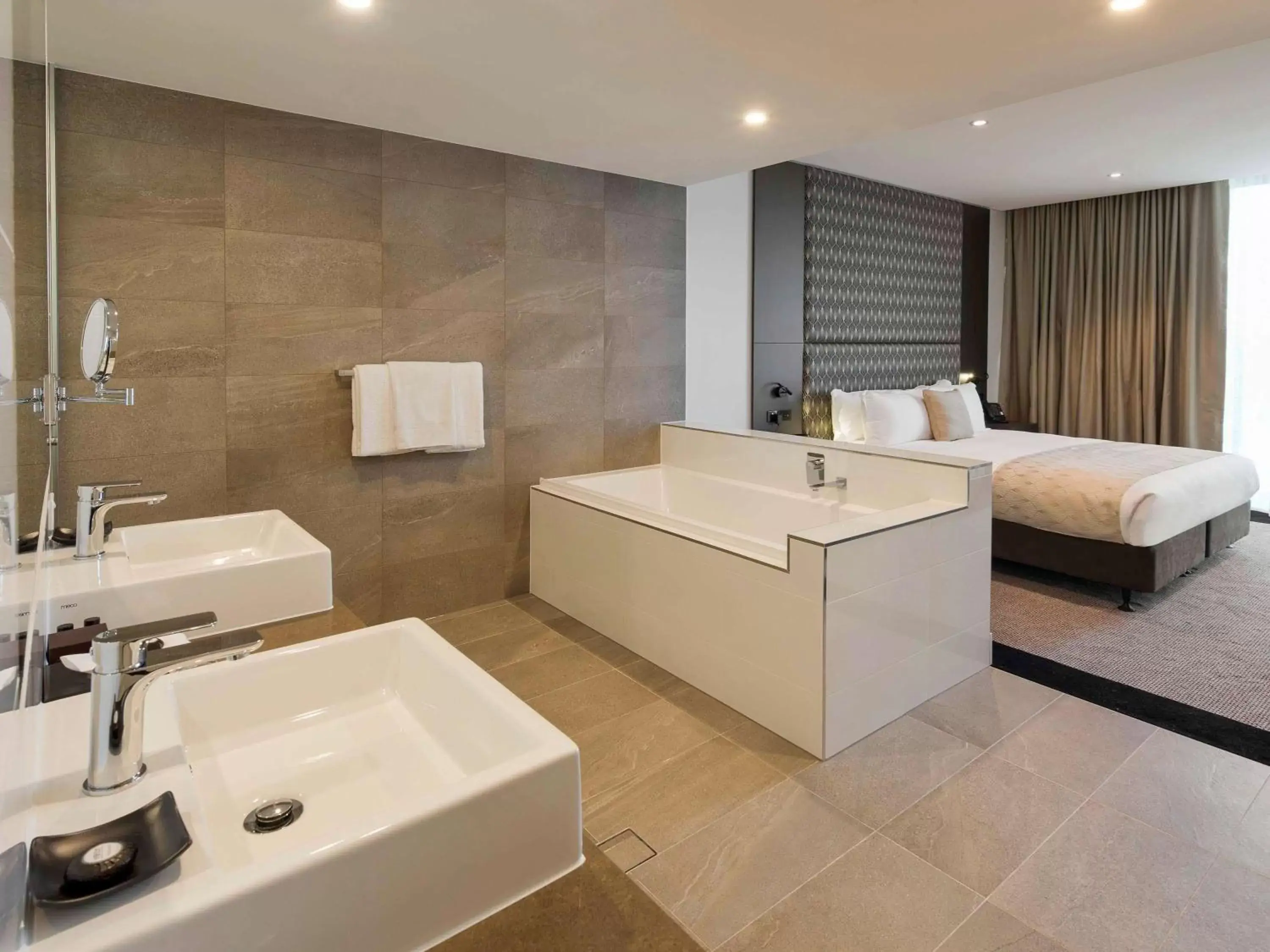 Photo of the whole room, Bathroom in Pullman Brisbane Airport