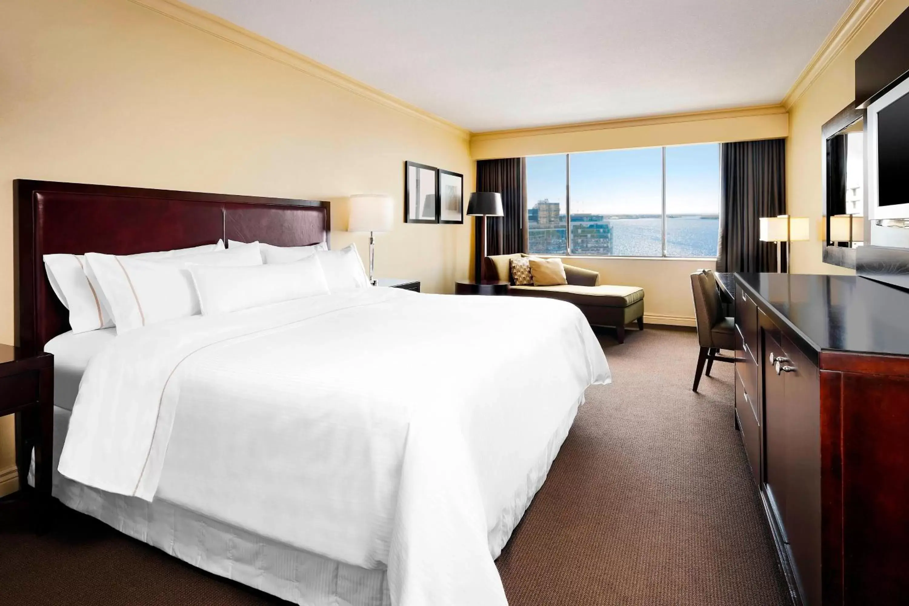 Photo of the whole room in The Westin Harbour Castle, Toronto