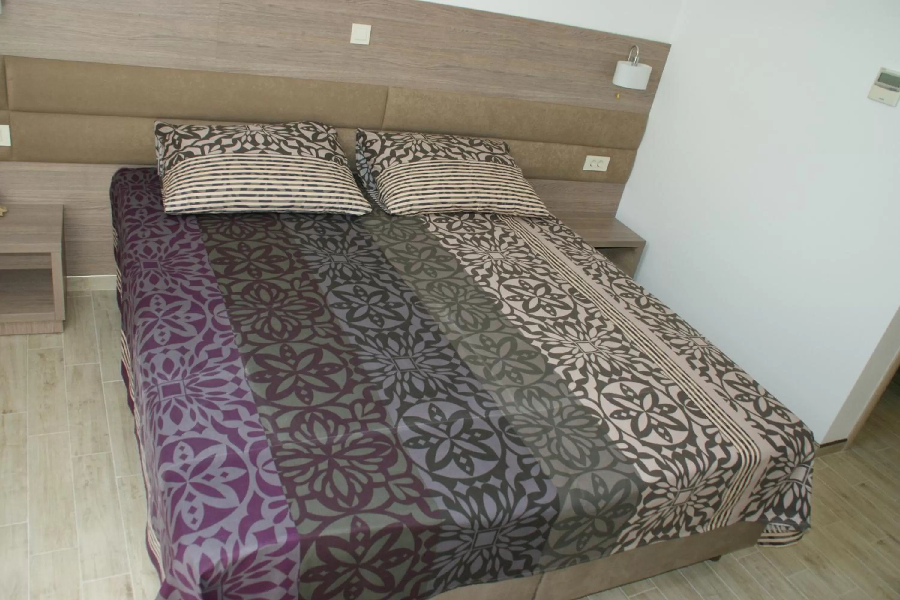 One-Bedroom Apartment with Terrace - single occupancy in Villa Martini - apartments & rooms