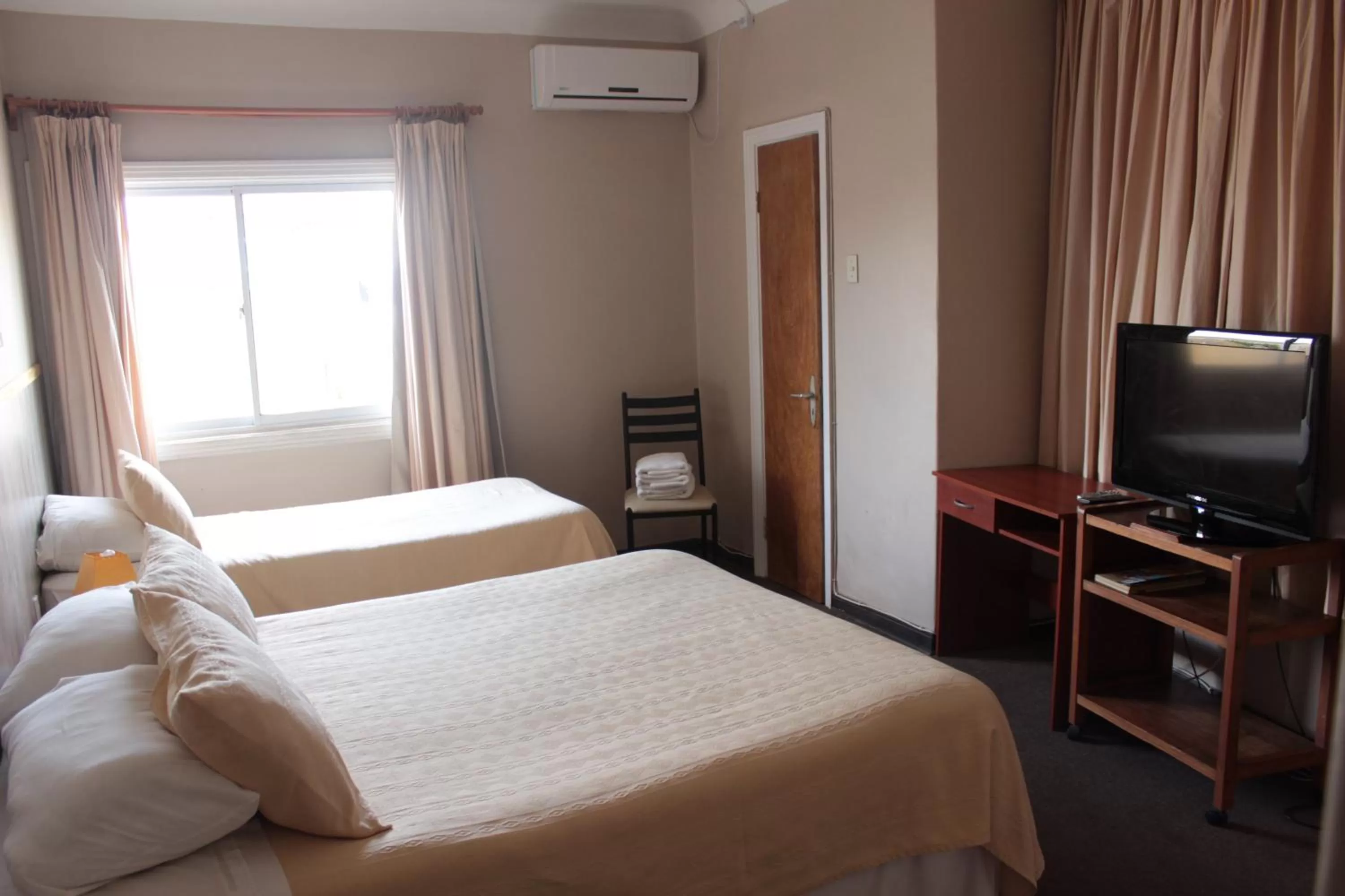 Bed in Alhambra Hotel