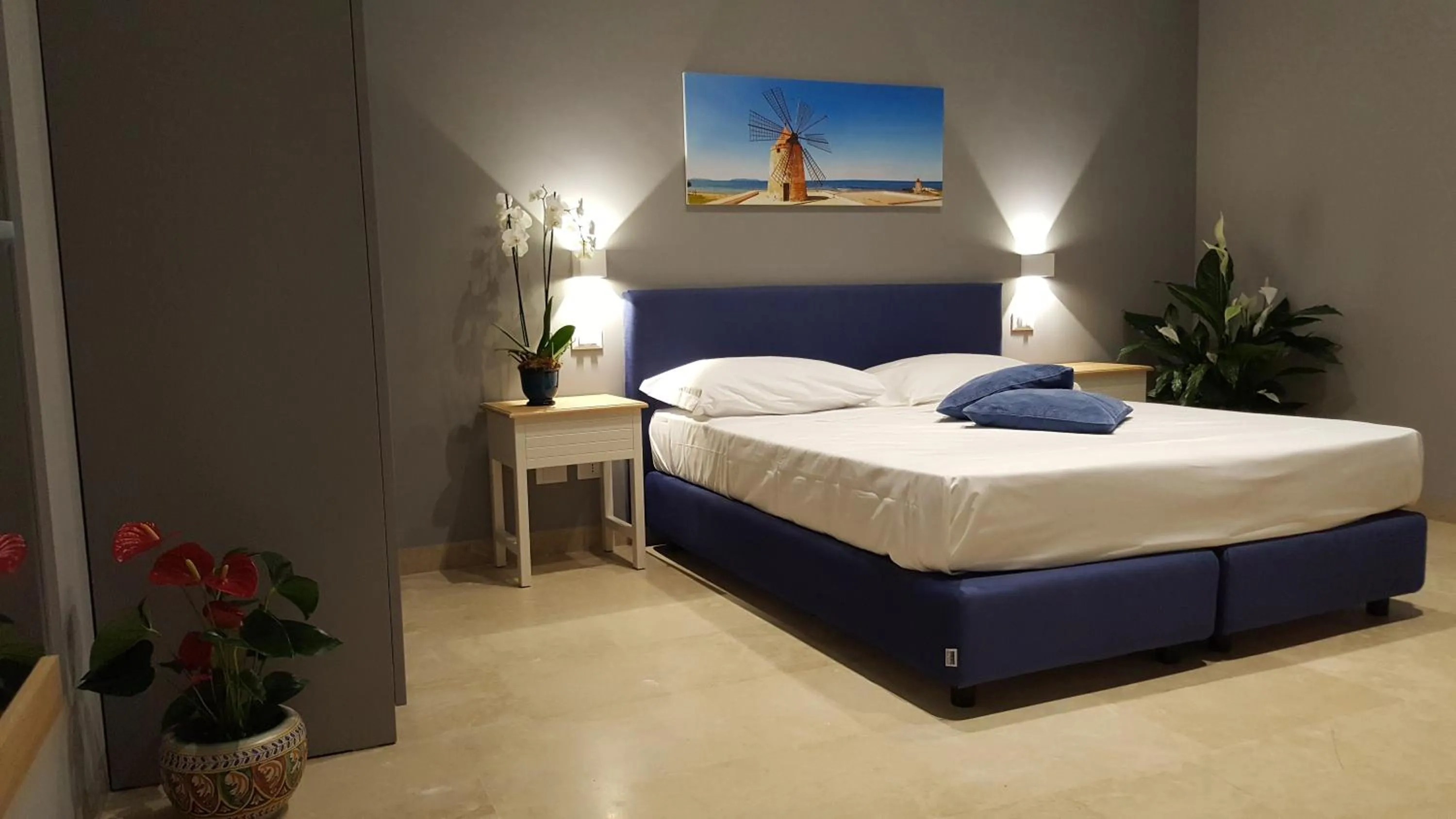 Photo of the whole room, Bed in ZIBIBBO SUITES & ROOMS - Aparthotel in Centro Storico a Trapani