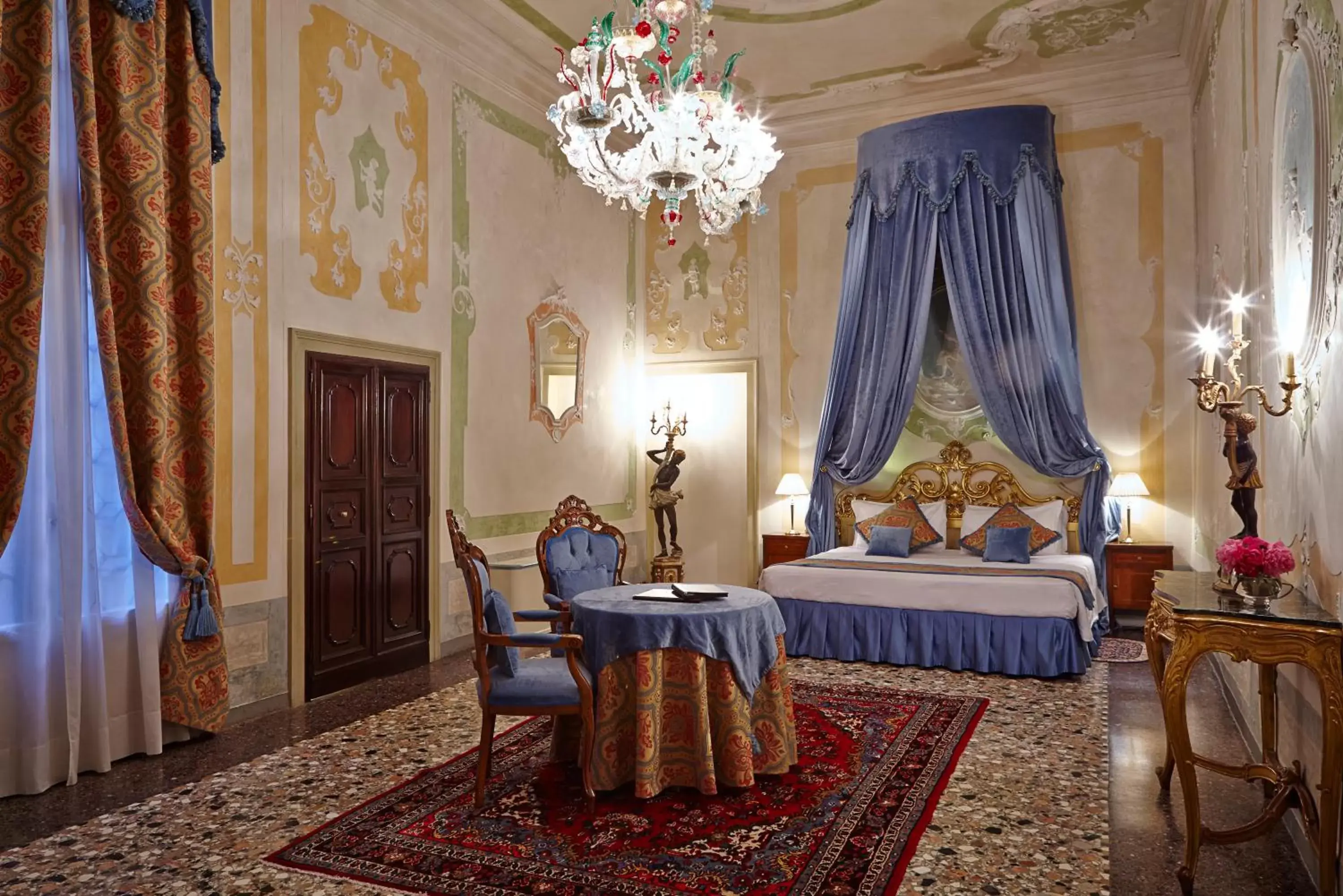 Bed in Palazzo Paruta & Wellness Suites