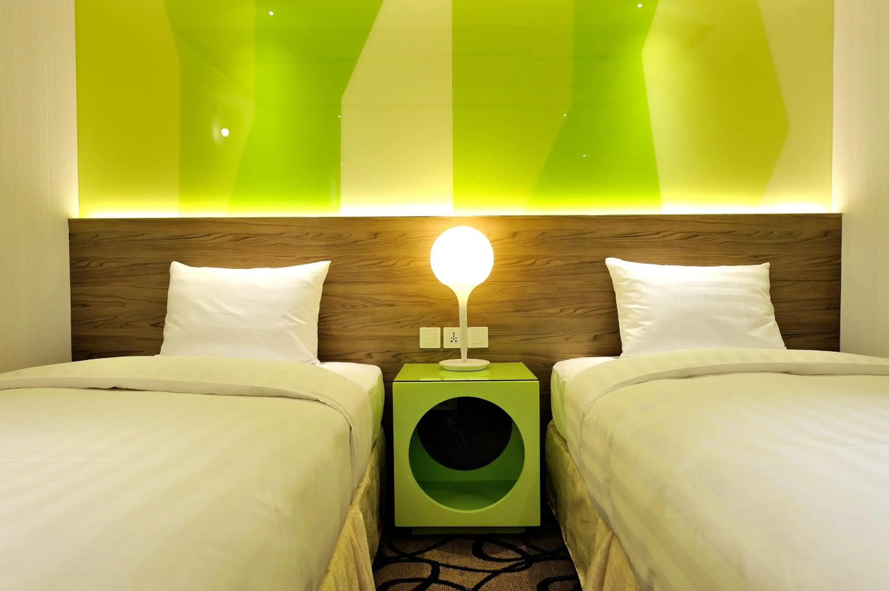 Standard Double or Twin Room (No Window) in Green World Hotel - Zhonghua