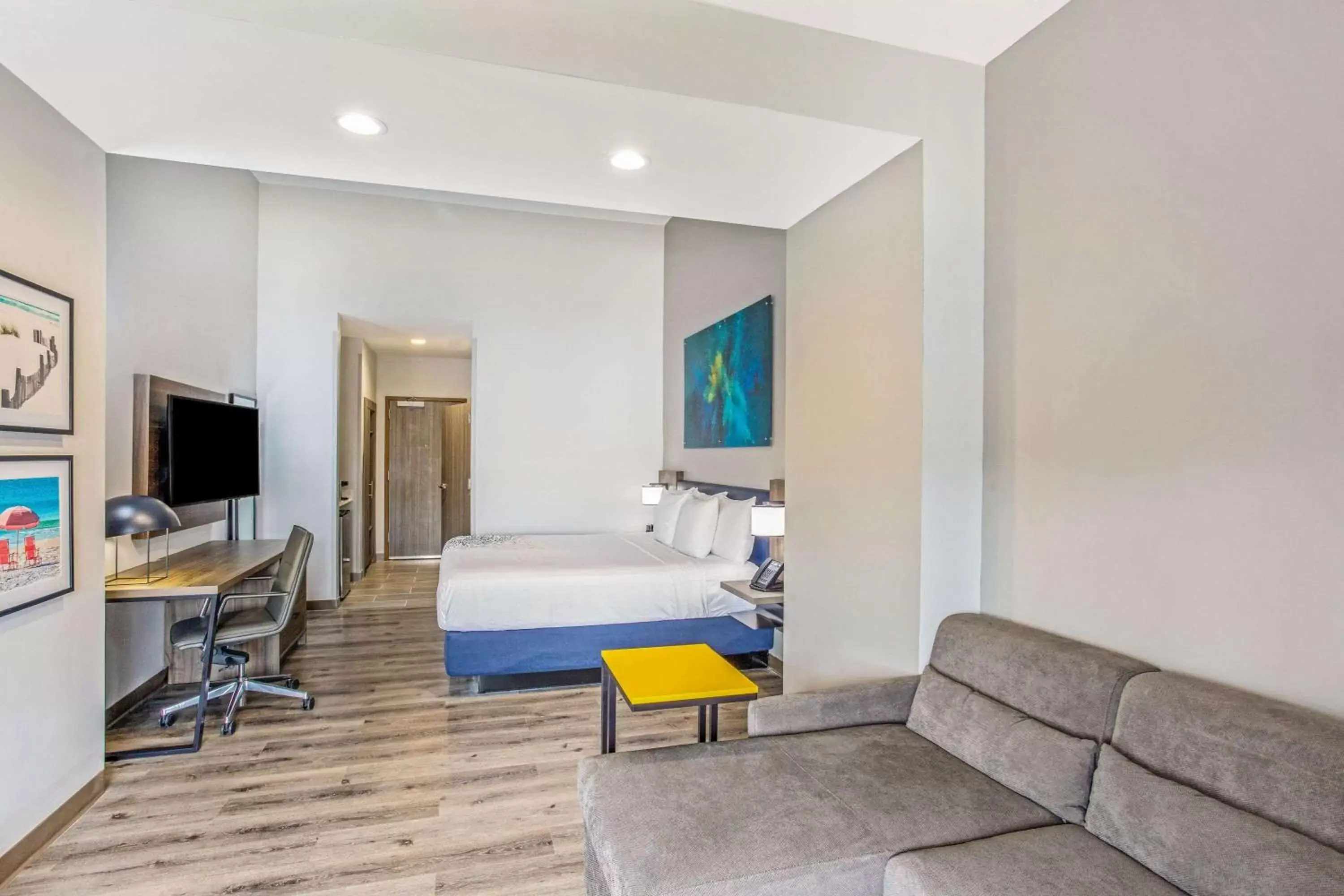 Photo of the whole room in La Quinta Inn & Suites by Wyndham Miramar Beach-Destin