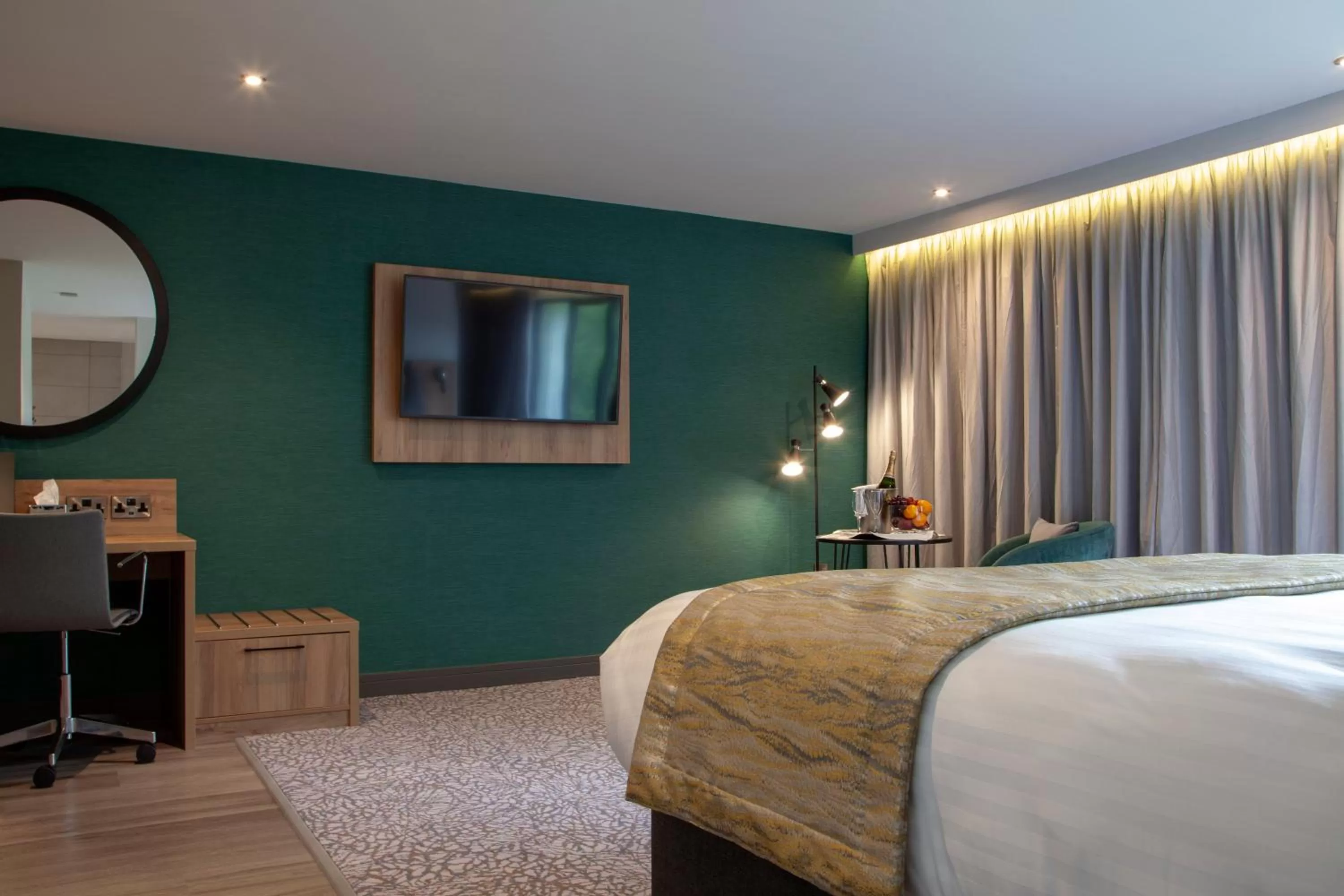 TV and multimedia, Bed in Mercure Newcastle George Washington Hotel Golf & Spa