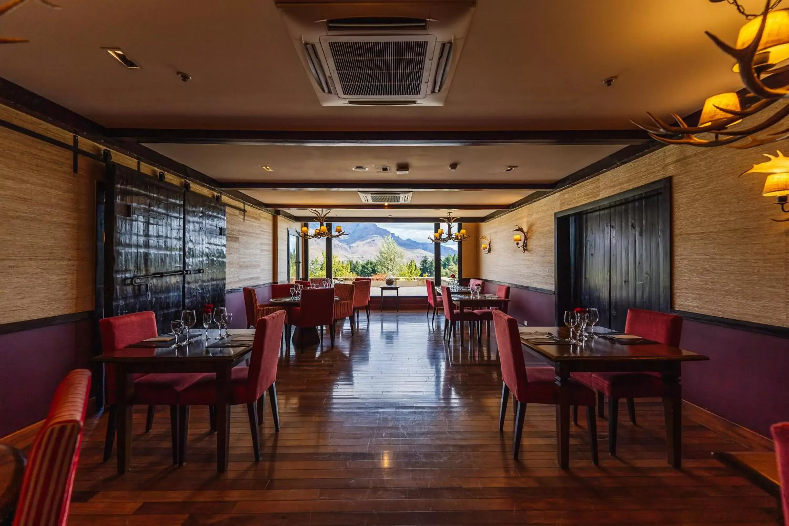 Restaurant/Places to Eat in Loi Suites Chapelco Hotel