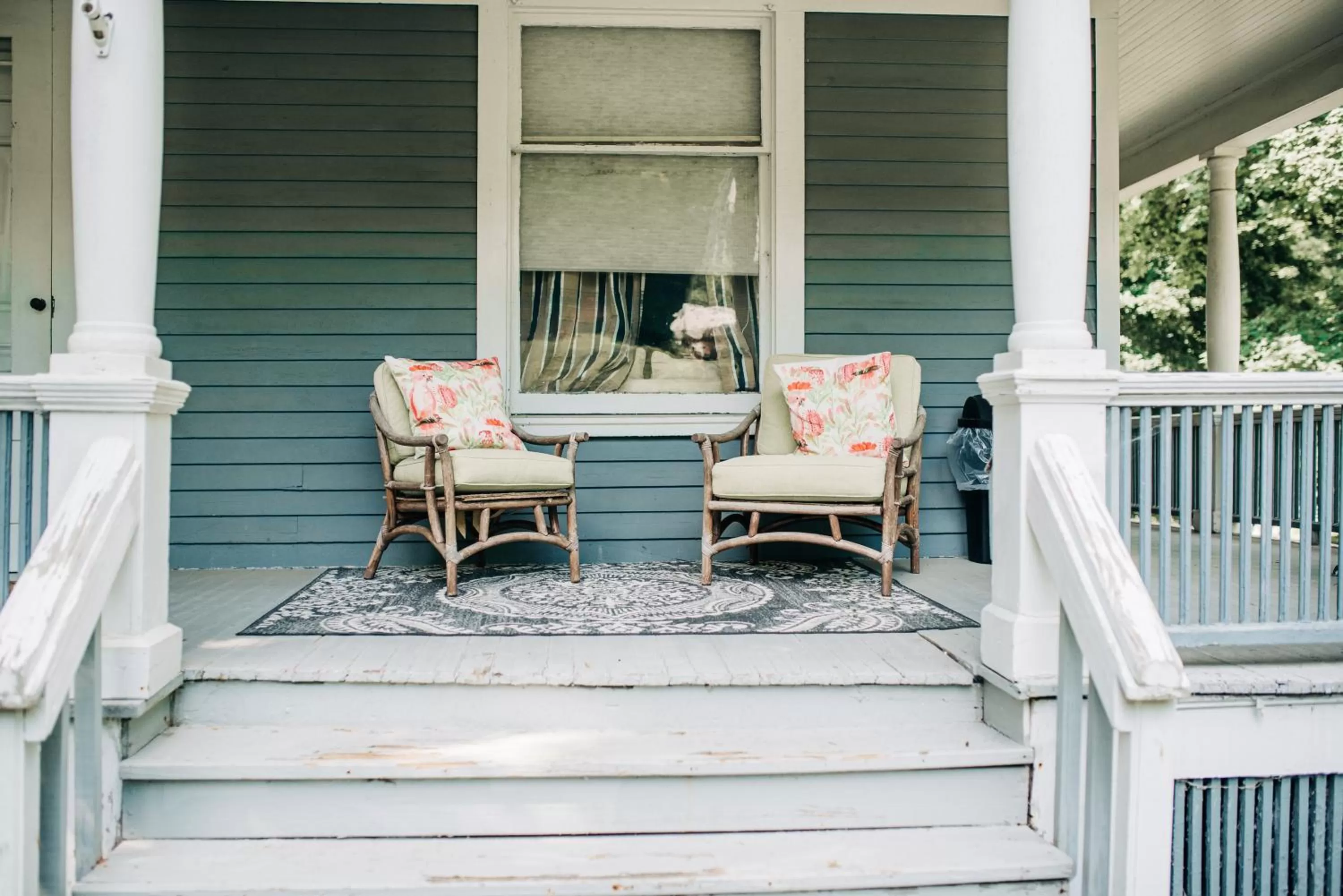 Property building in Benn Conger Inn