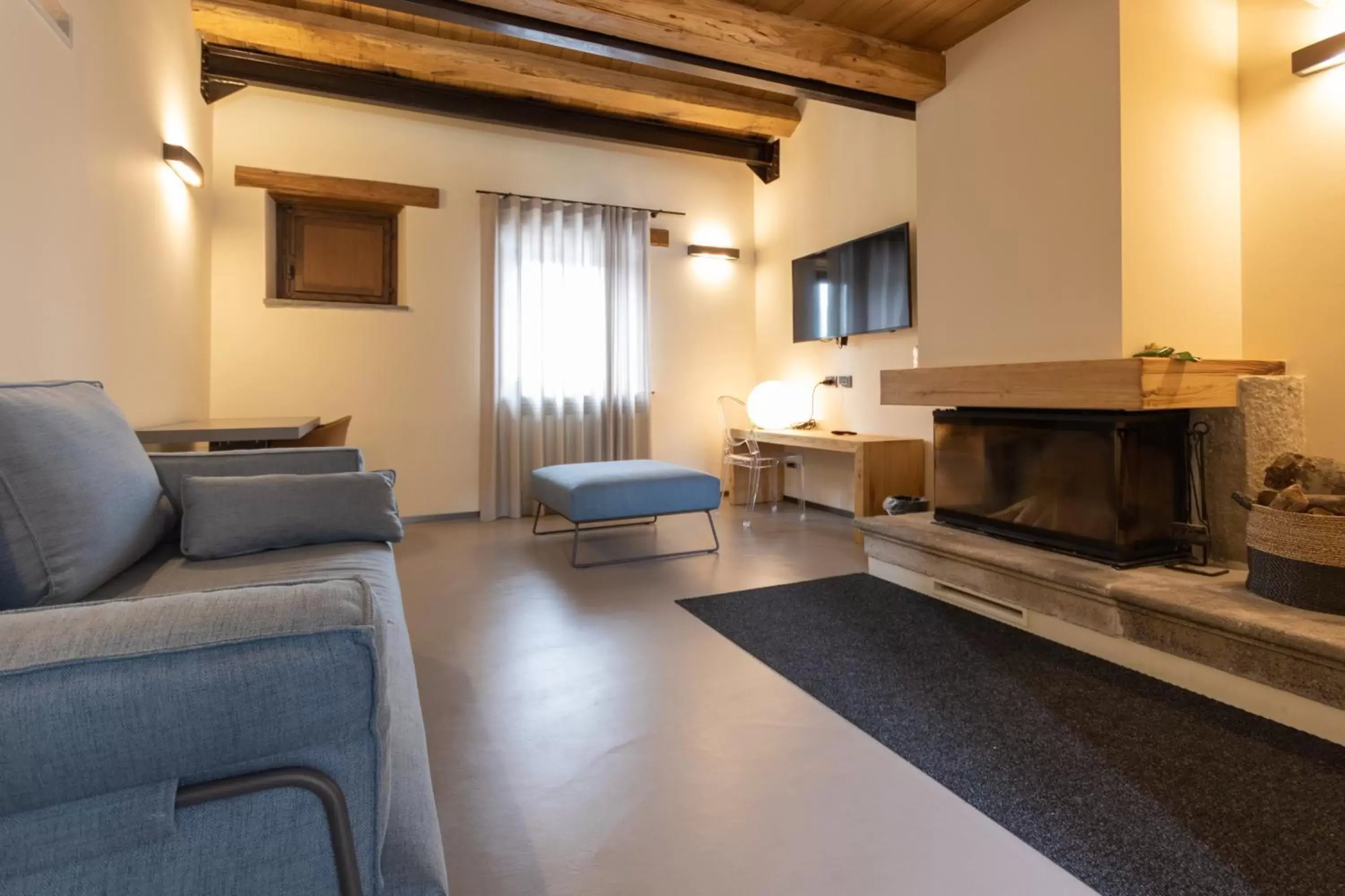 Photo of the whole room, Seating Area in Borgotufi Albergo Diffuso