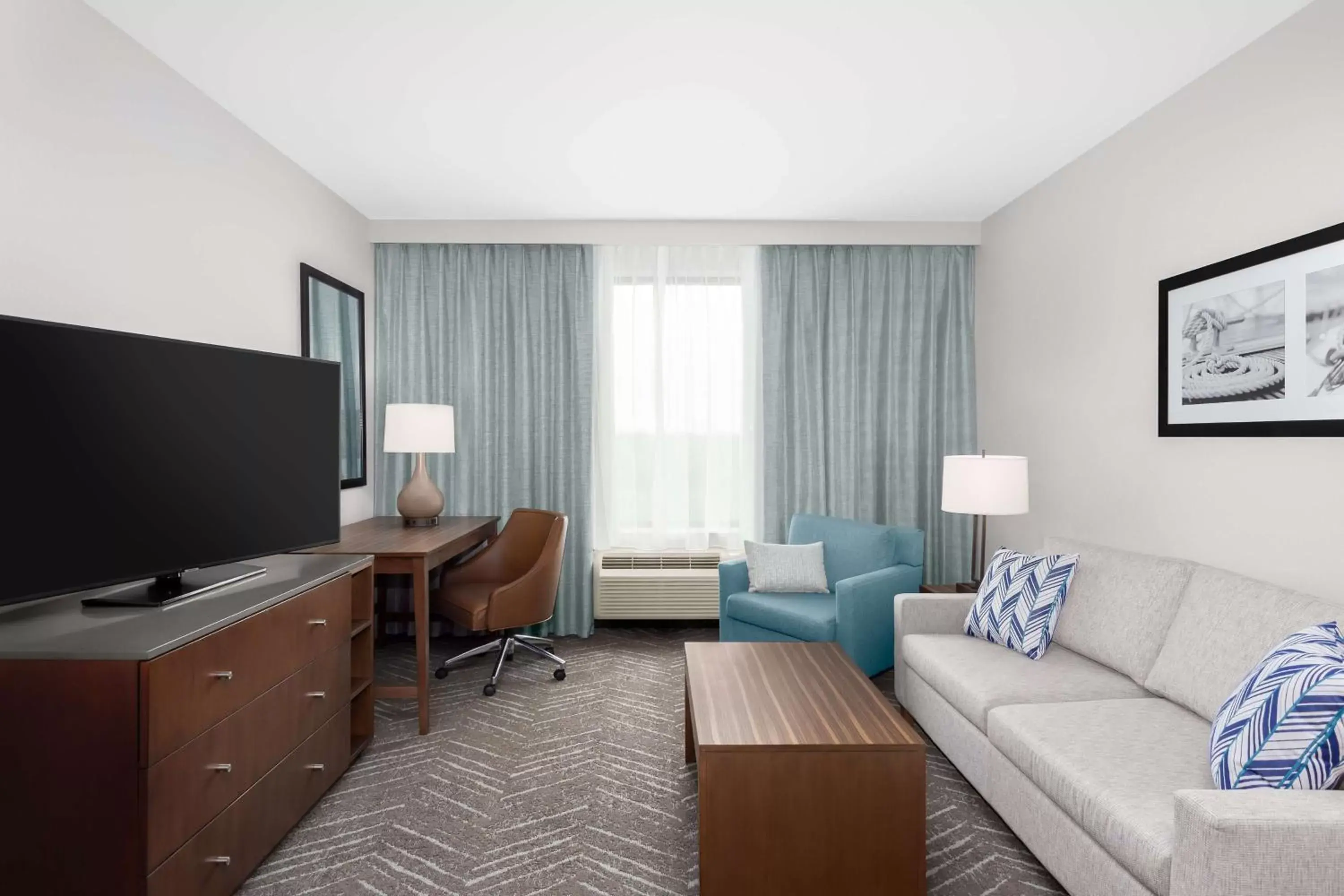 Bedroom, Seating Area in DoubleTree by Hilton Charleston Mount Pleasant