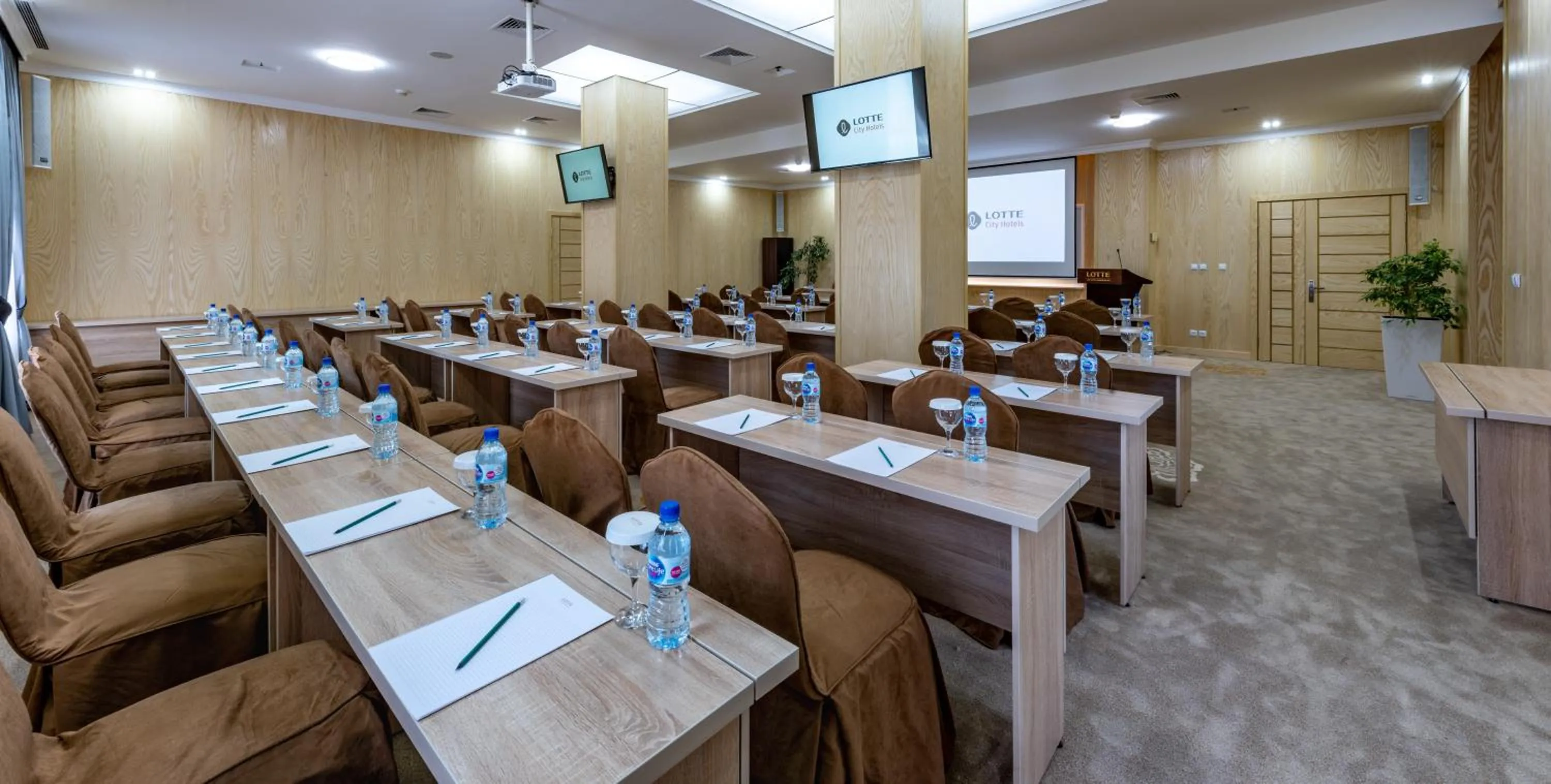 Meeting/conference room in LOTTE City Hotels Tashkent Palace