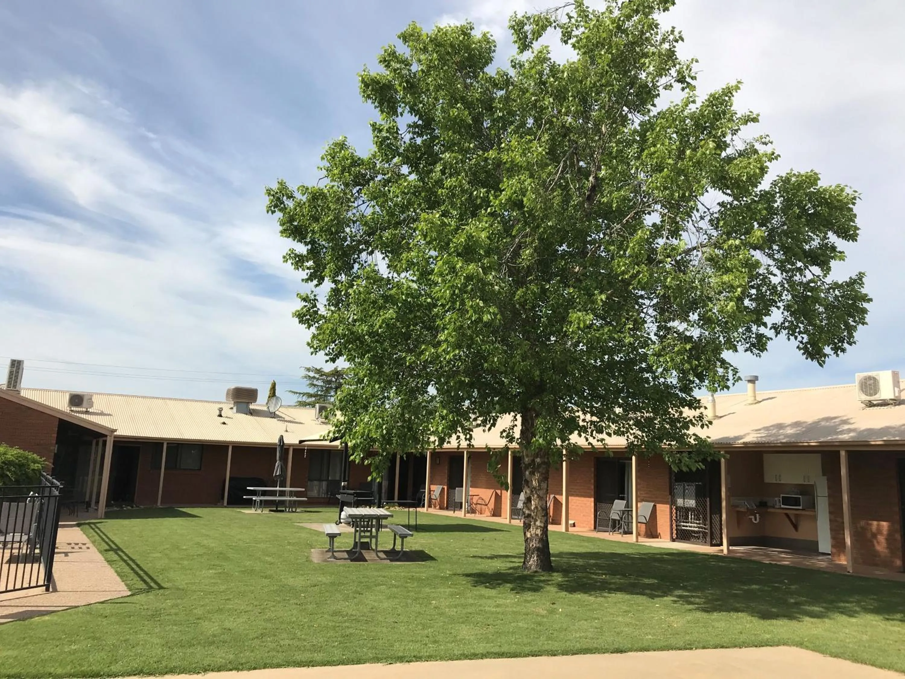 Patio in Ashleigh Court Motor Inn