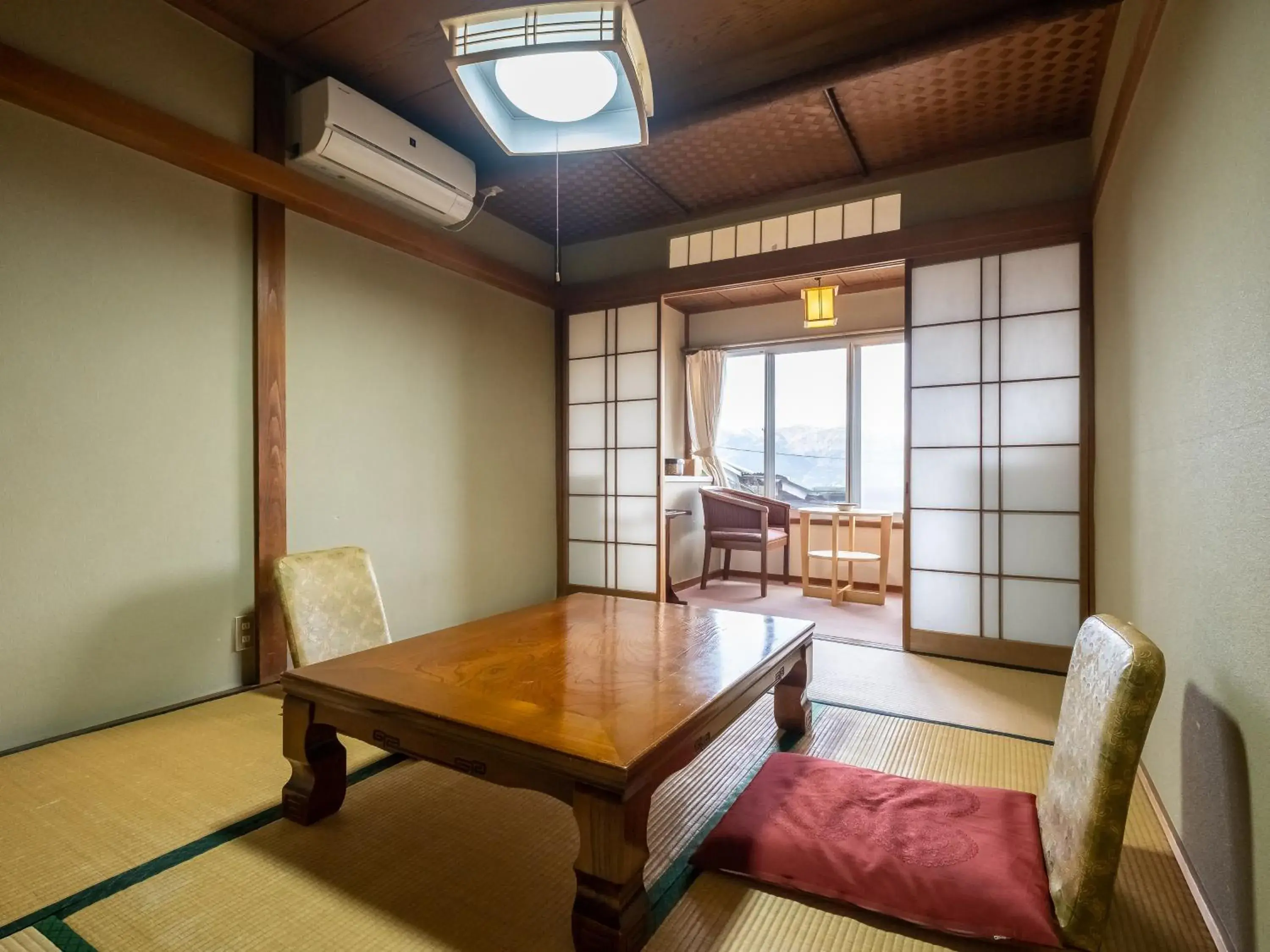 Photo of the whole room, Seating Area in Hakone Shirayunoyado Yamadaya Ryokan