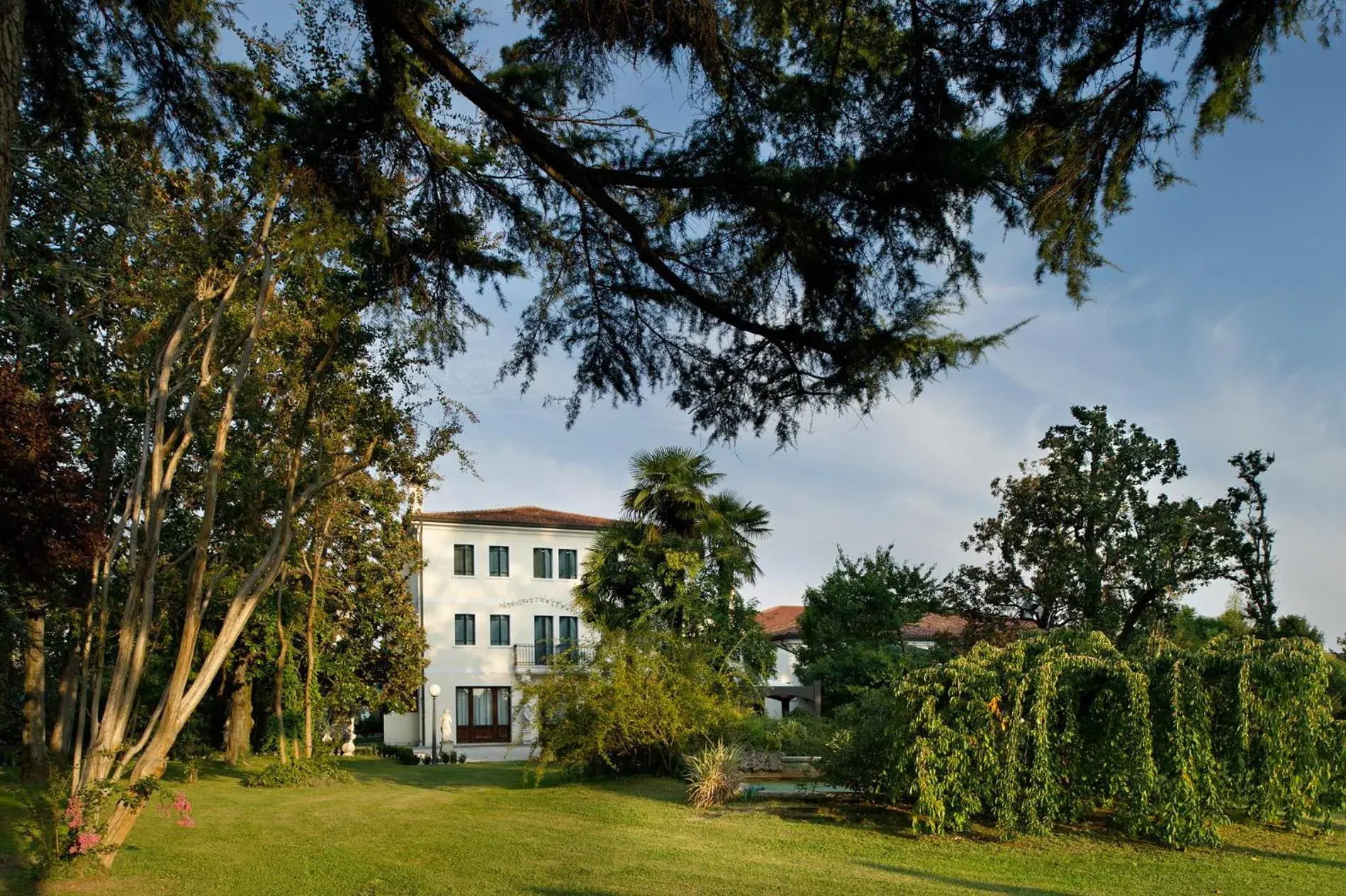 Facade/entrance, Property Building in Villa Pace Park Hotel Bolognese