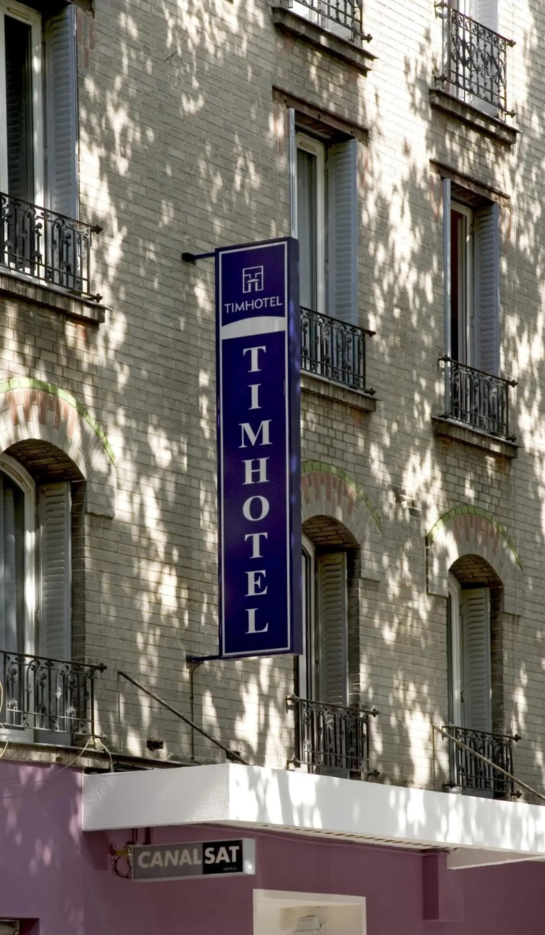 Property logo or sign, Property Building in Timhotel Boulogne Rives De Seine