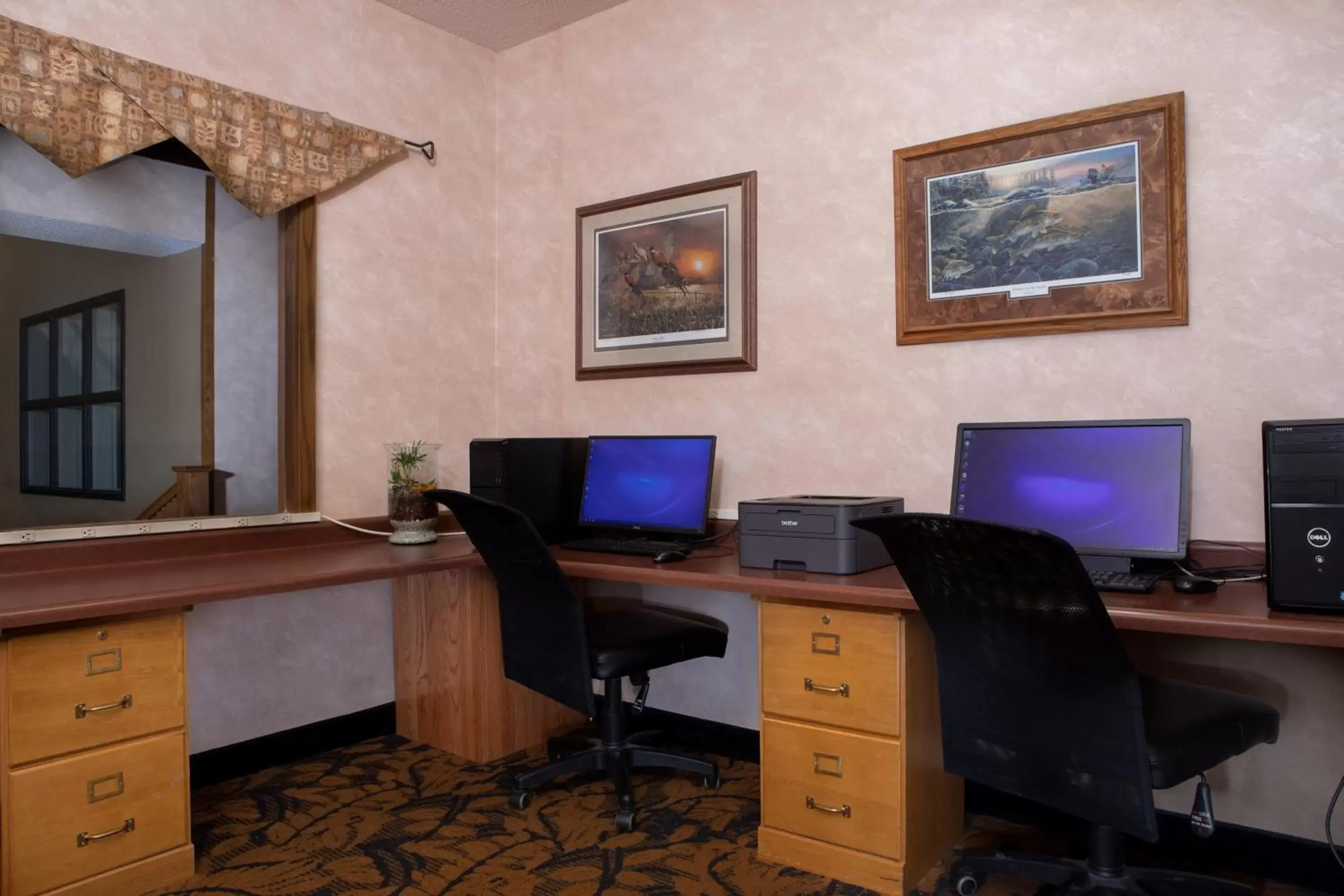 Business facilities, TV/Entertainment Center in Arrowwood Resort at Cedar Shore